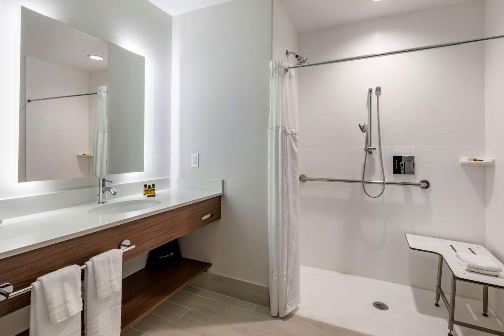 Best Western Plus Coachella Valley Inn & Suites gallery photo in Cathedral City, CA — image 24