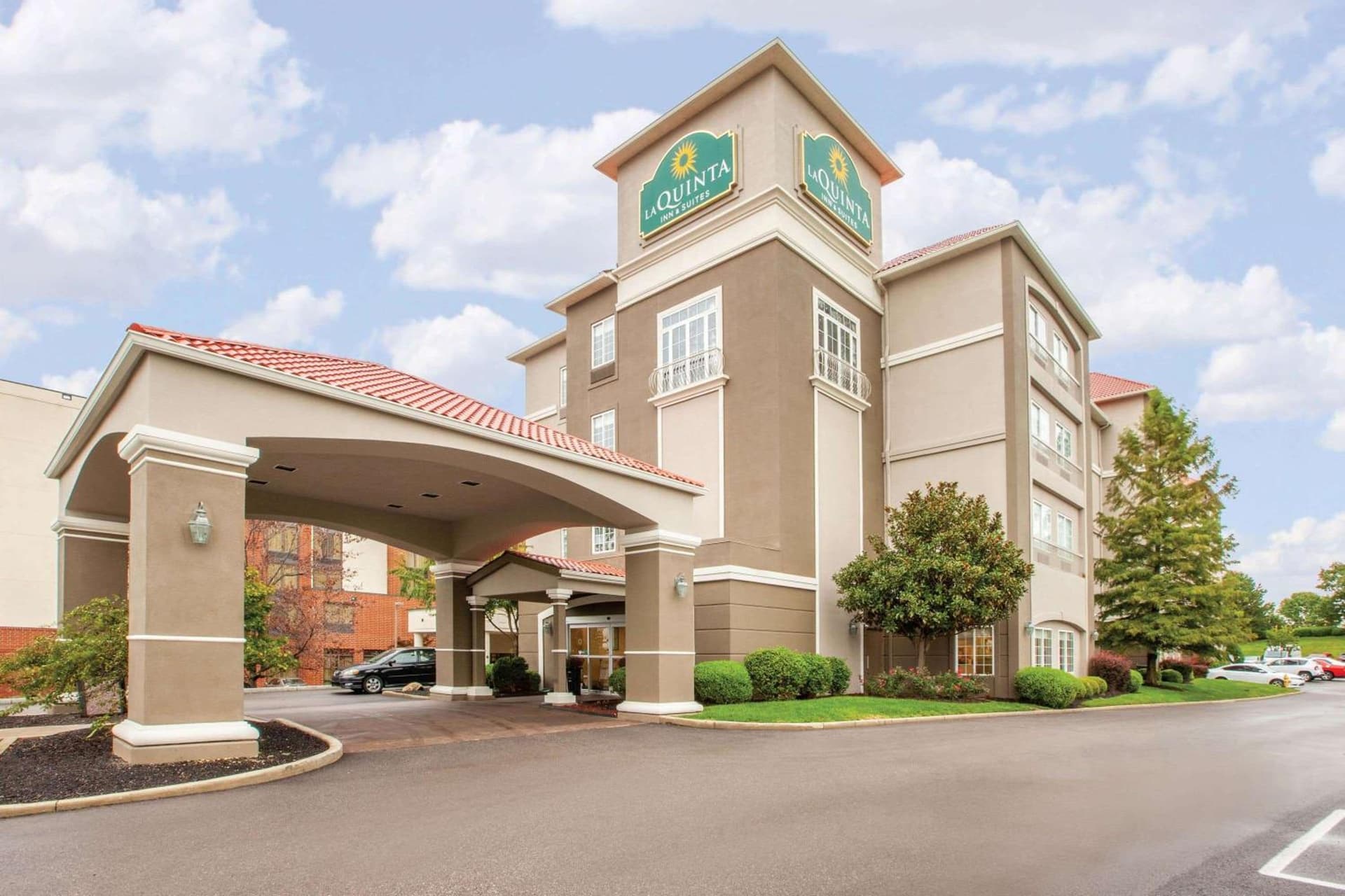 La Quinta by Wyndham Cincinnati Airport Florence interior in Florence, KY — gallery photo 2