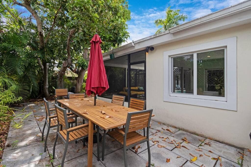 Heated Pool I Soundproof Home I Firepit I 630Mbps featured exterior or lobby in Hollywood, FL — similar hotel