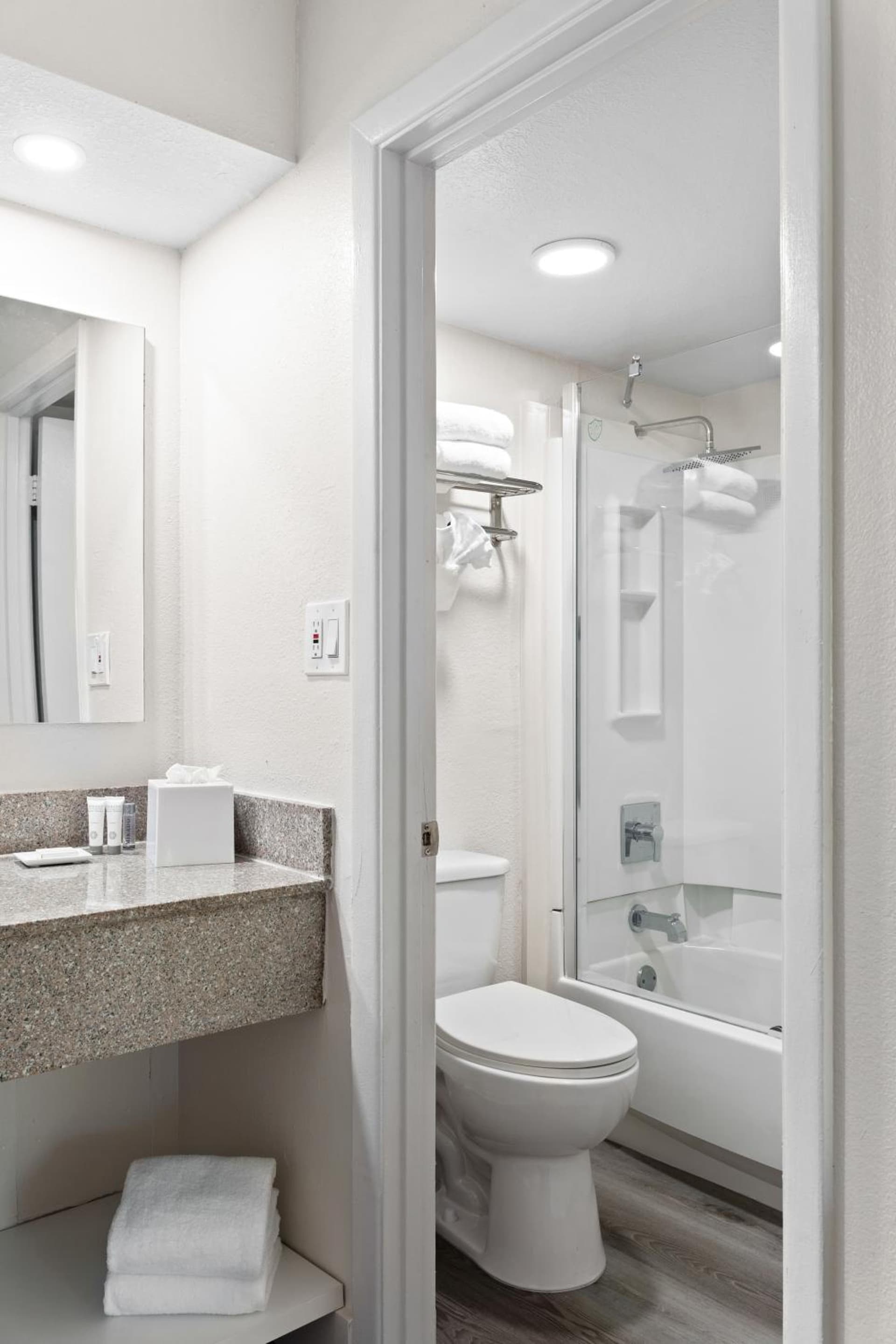 Baymont by Wyndham Orlando Lake Buena Vista South gallery photo in Kissimmee, FL — image 49