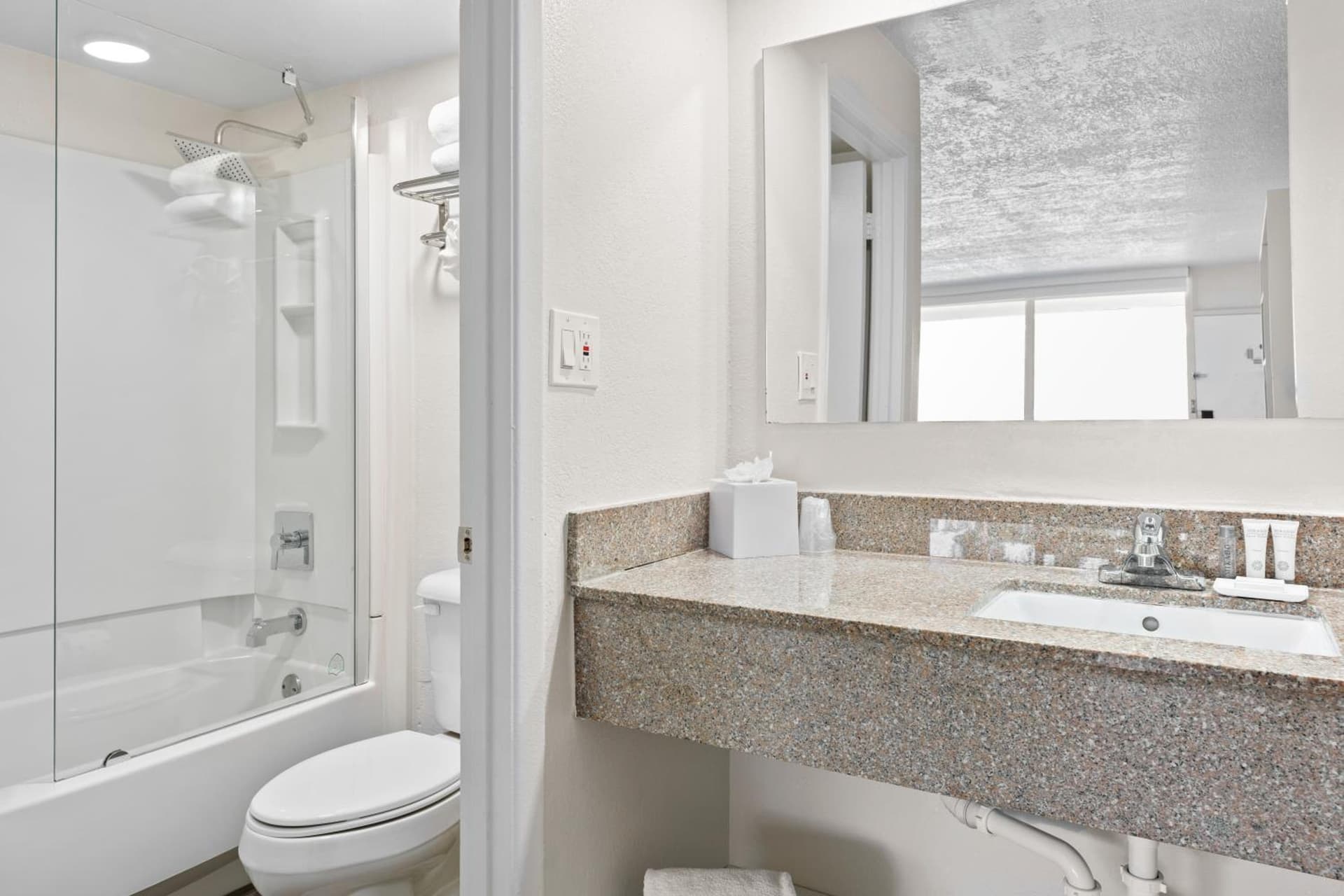 Baymont by Wyndham Orlando Lake Buena Vista South gallery photo in Kissimmee, FL — image 21