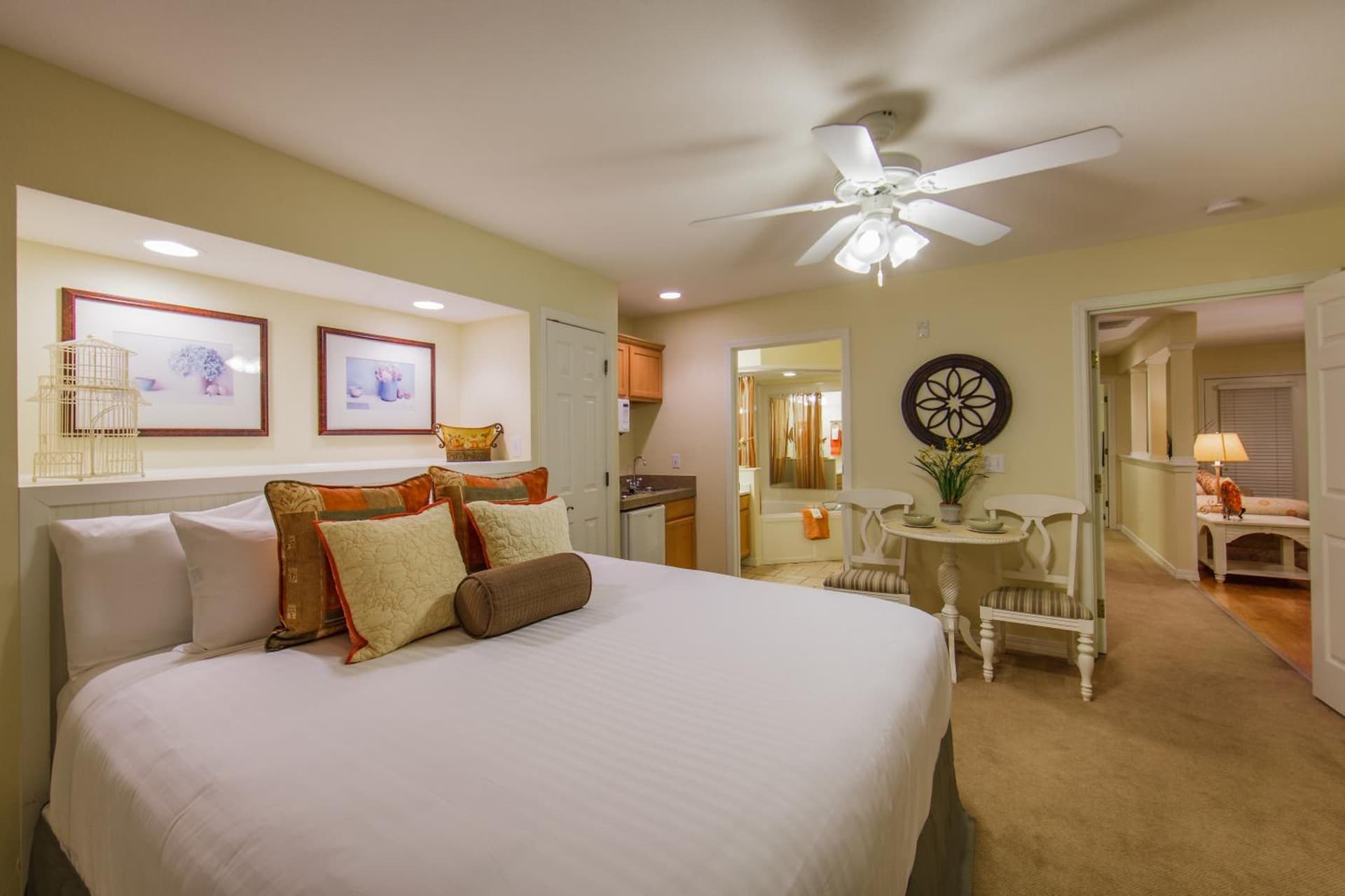 Holiday Inn Club Vacations Holiday Hills Resort at Branson interior in Branson, MO — gallery photo 2