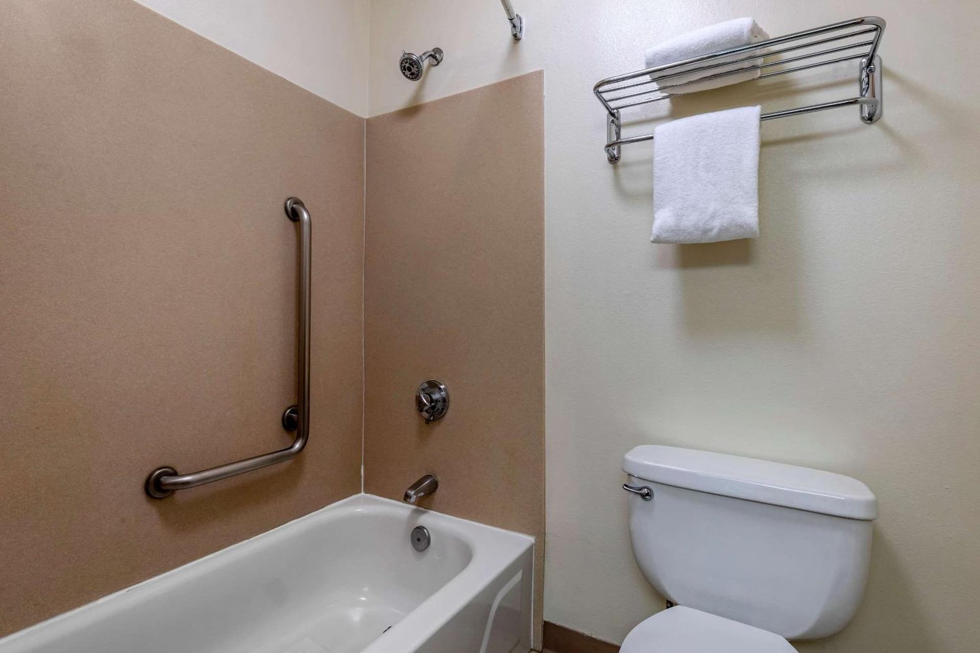 Quality Inn & Suites Denver Airport - Gateway Park gallery photo in Aurora, CO — image 7