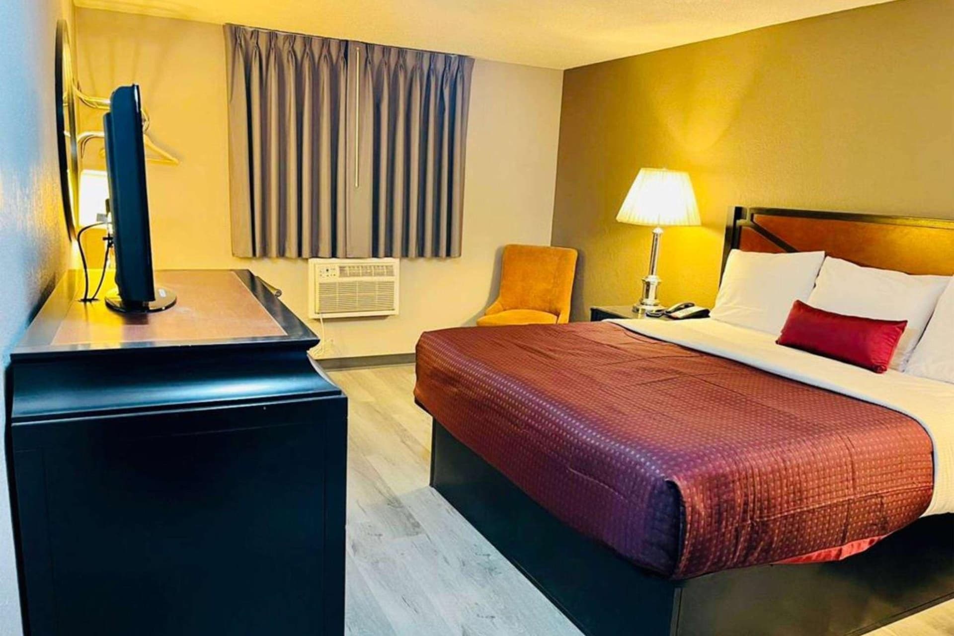 Super 8 by Wyndham Benton Harbor St Joseph property views in Benton Harbor, MI — gallery photo 3