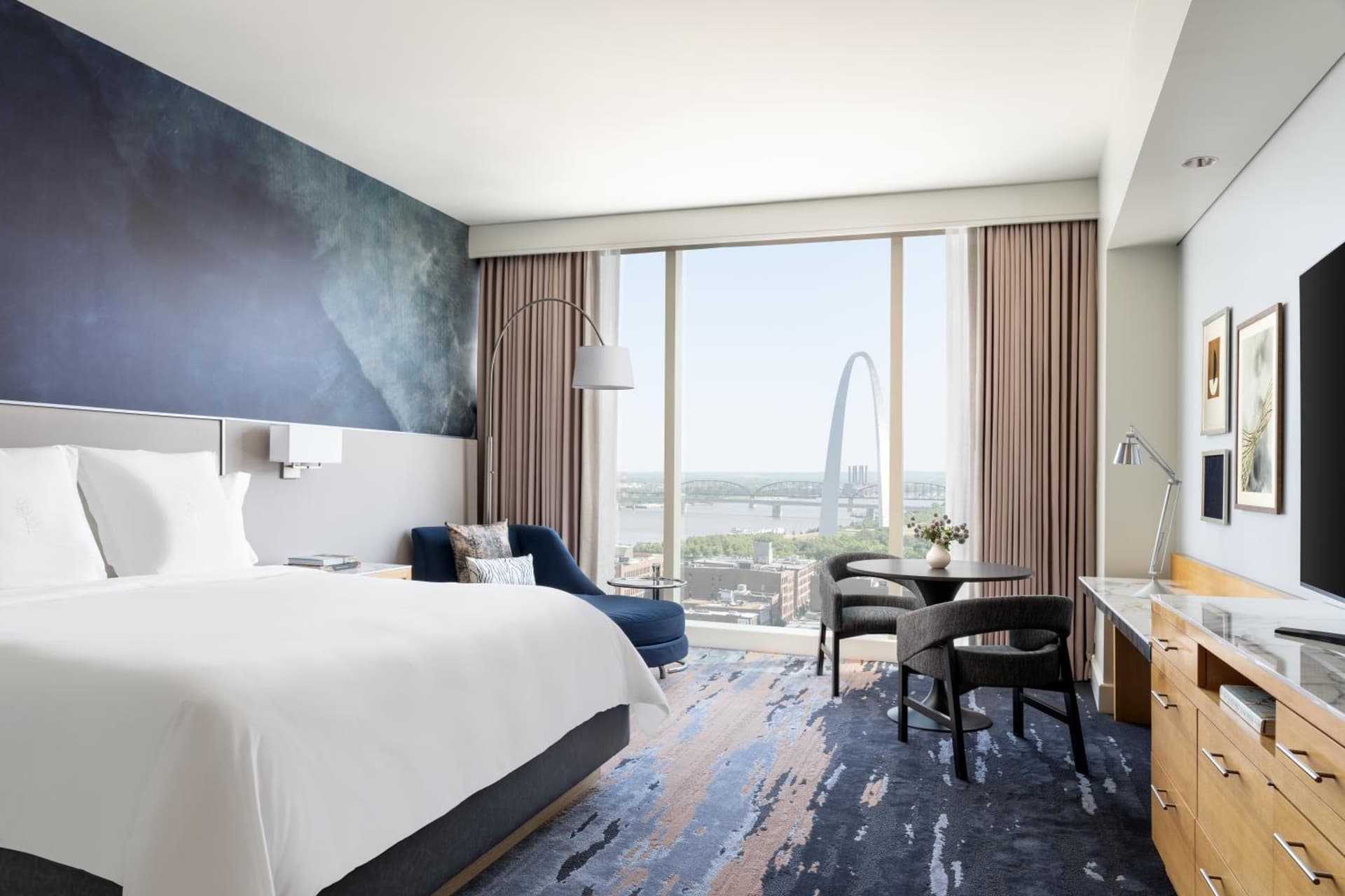 Four Seasons St. Louis gallery photo in Saint Louis, MO — image 68