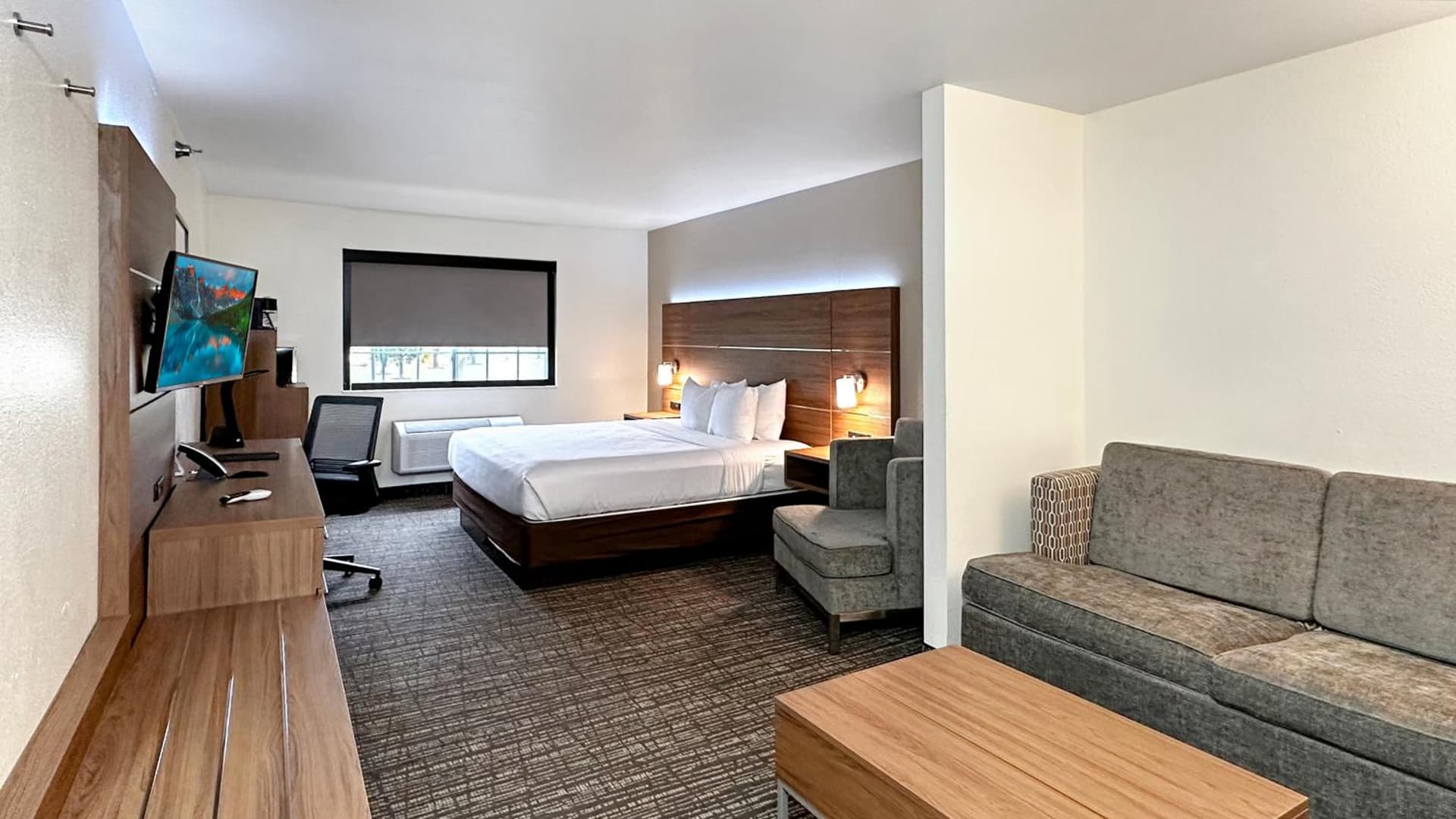 Estherville Hotel & Suites interior in Estherville, IA — gallery photo 2