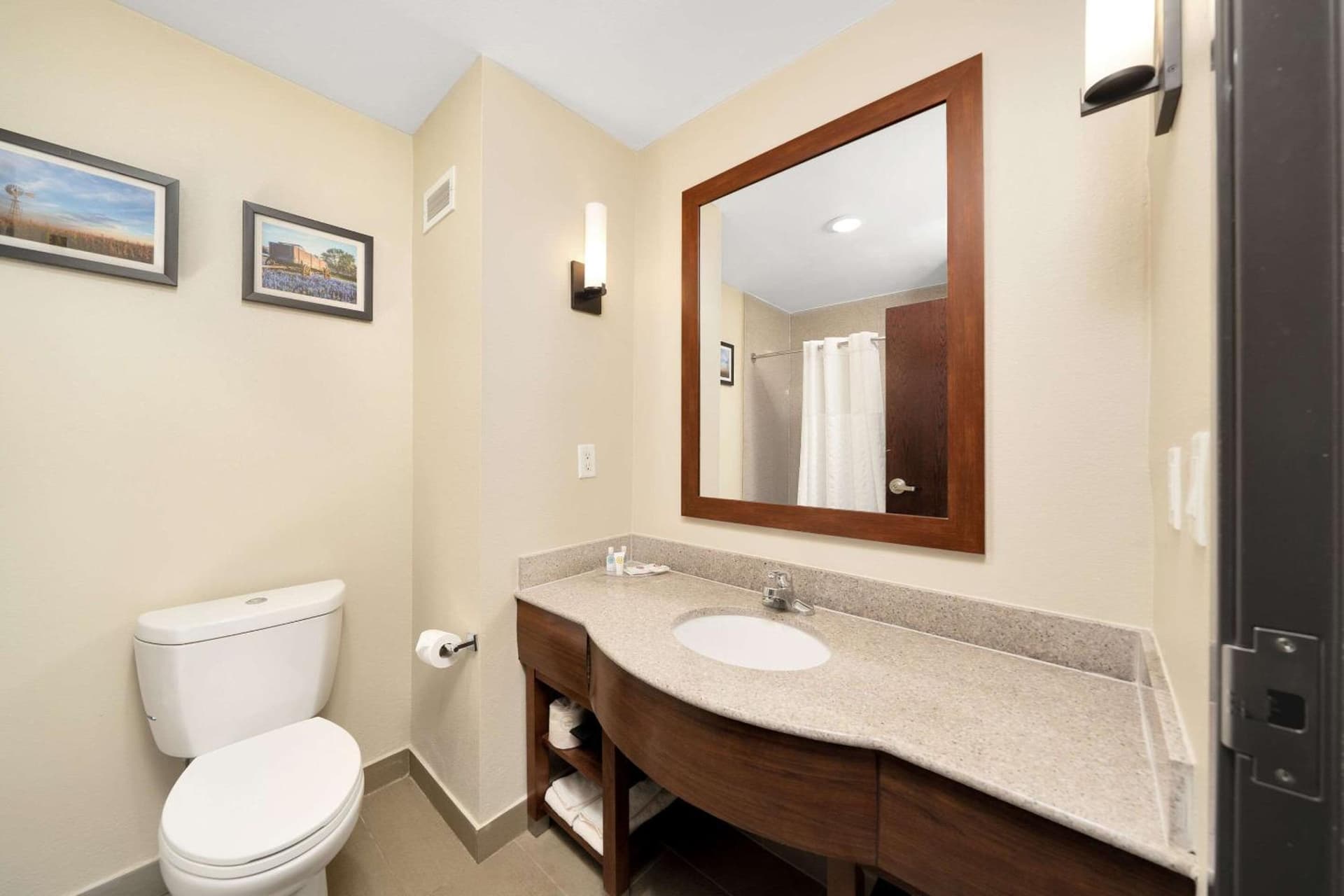 Comfort Suites University gallery photo in Abilene, TX — image 34