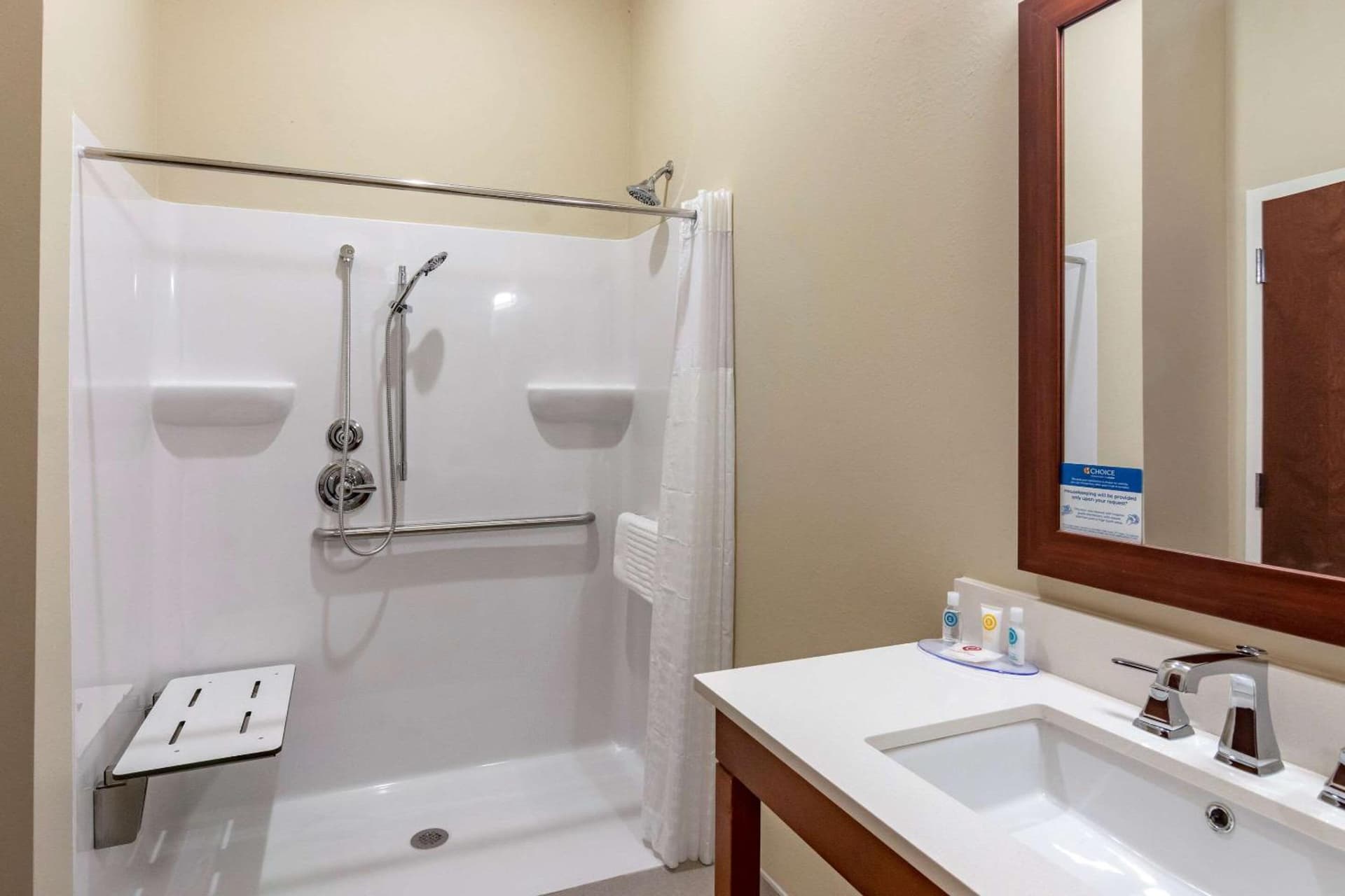 Comfort Inn & Suites Charlottesville Hollymead Town Center gallery photo in Charlottesville, VA — image 26