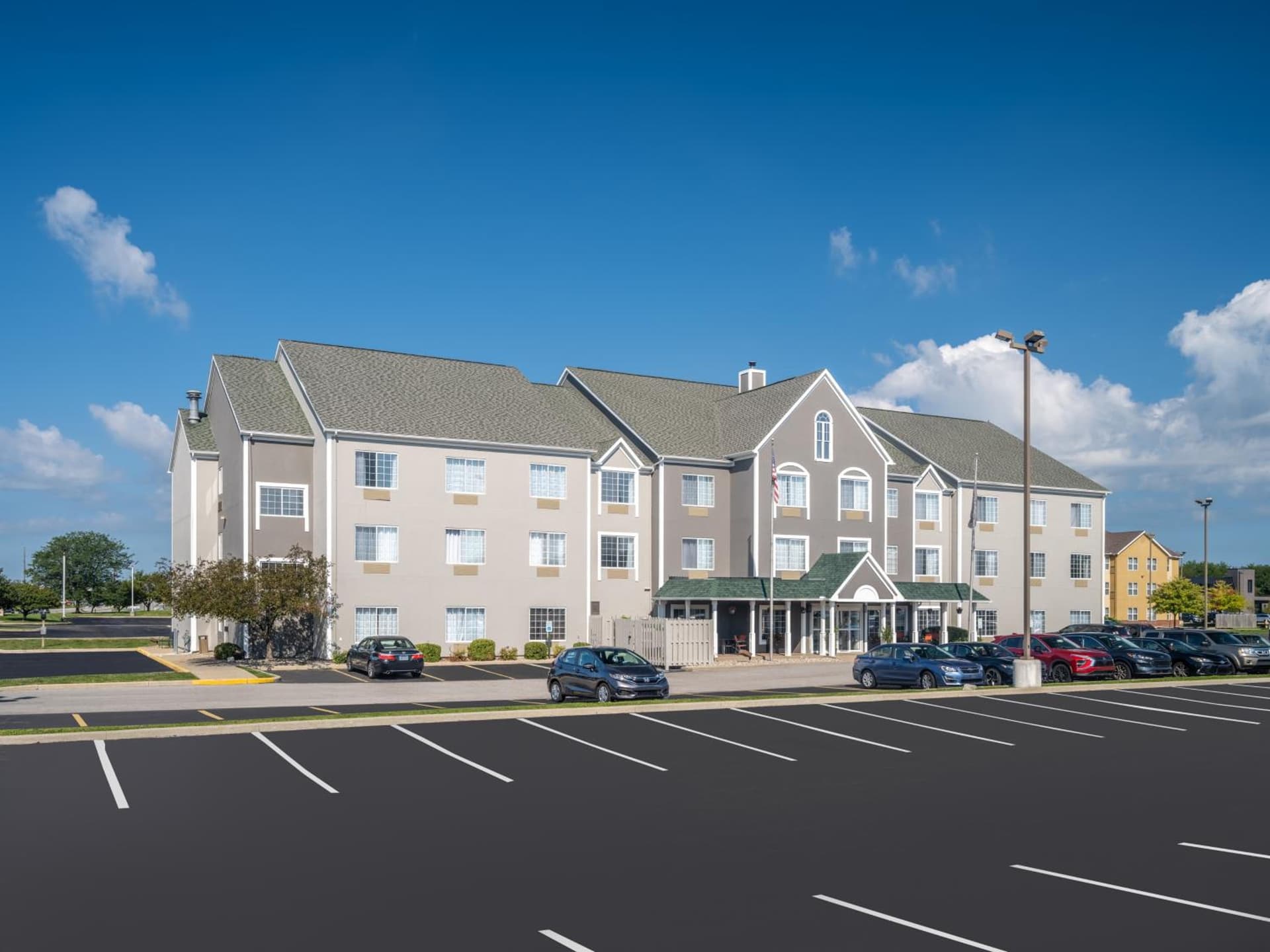 Country Inn & Suites by Radisson, Maumee - Toledo property views in Maumee, OH — gallery photo 3