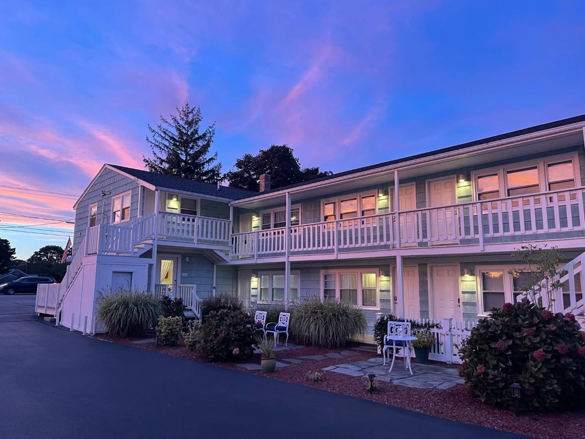 The Escape Inn featured exterior or lobby in South Yarmouth, MA — similar hotel