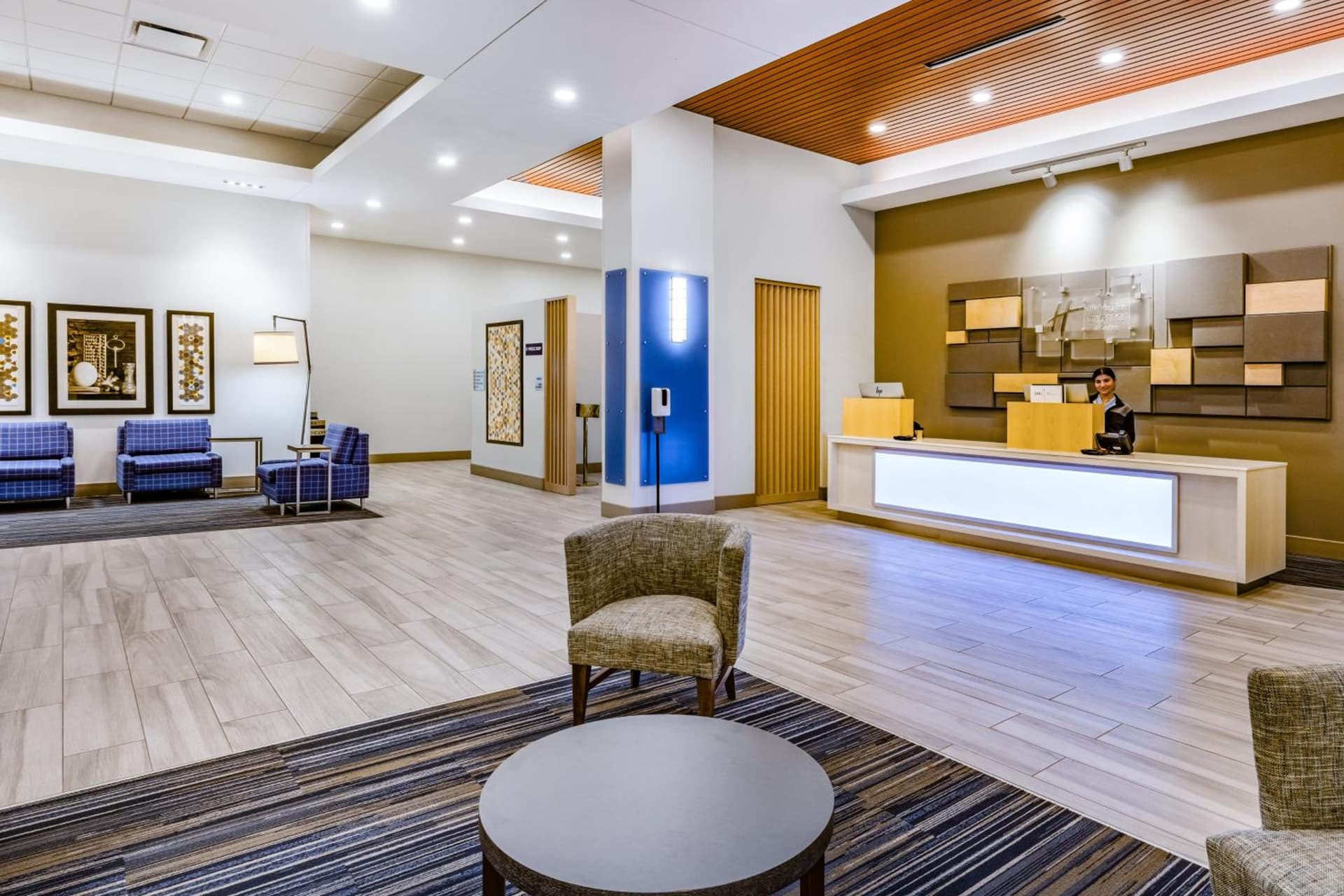 Holiday Inn Express & Suites - Lincoln Downtown by IHG gallery photo in Lincoln, NE — image 7