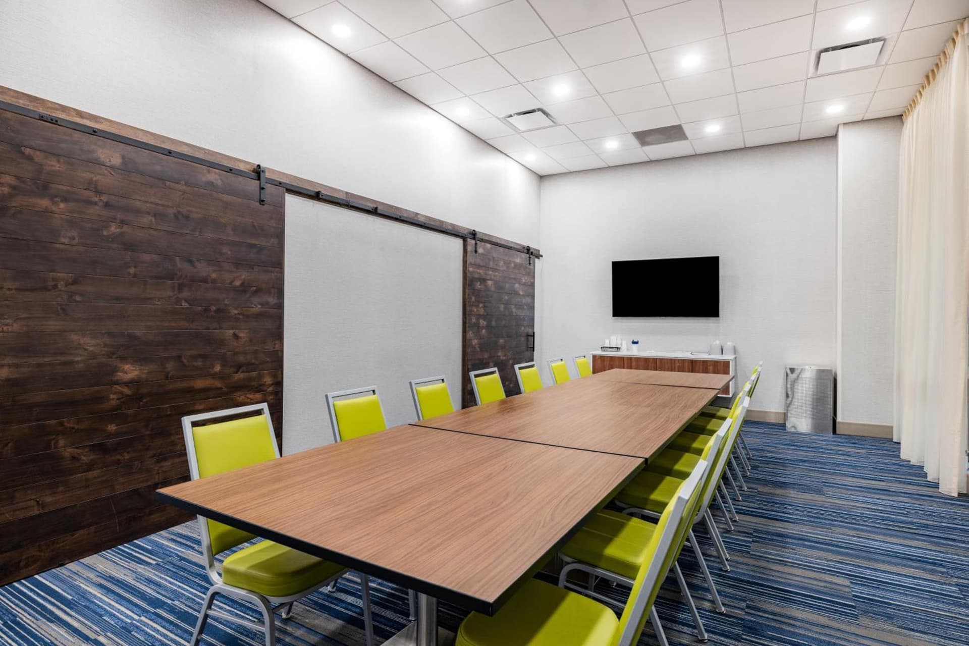Holiday Inn Express & Suites - Lincoln Downtown by IHG gallery photo in Lincoln, NE — image 18