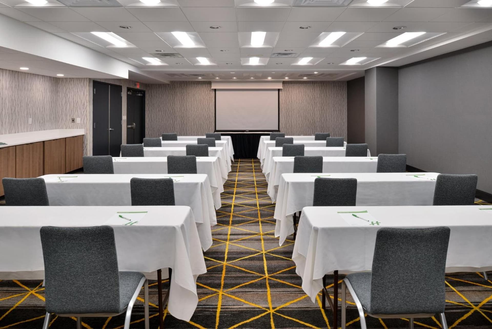 Holiday Inn Hotel & Suites Overland Park-Convention Center by IHG gallery photo in Overland Park, KS — image 27