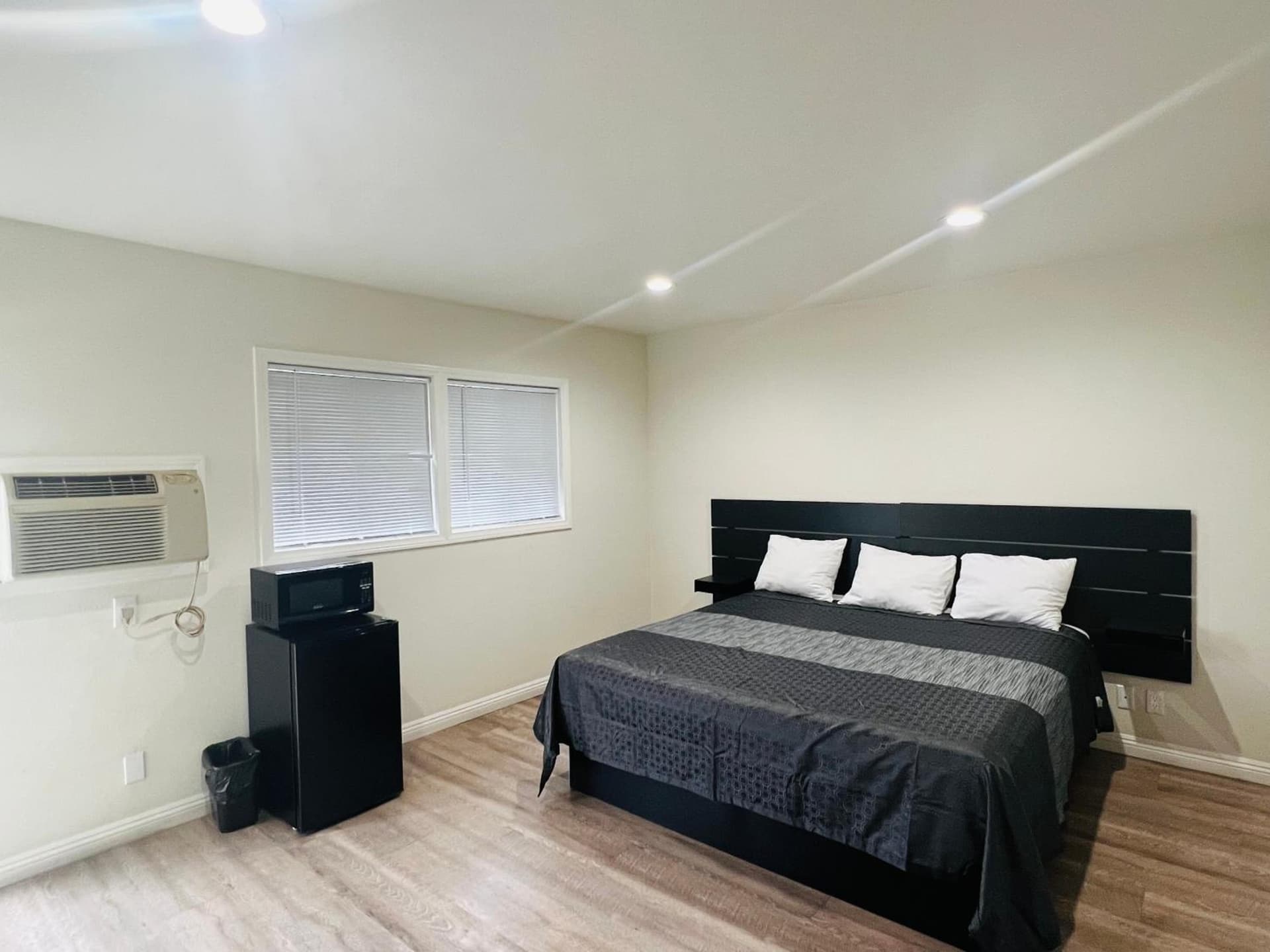 Holly Park Motel near LAX gallery photo in Inglewood, CA — image 4