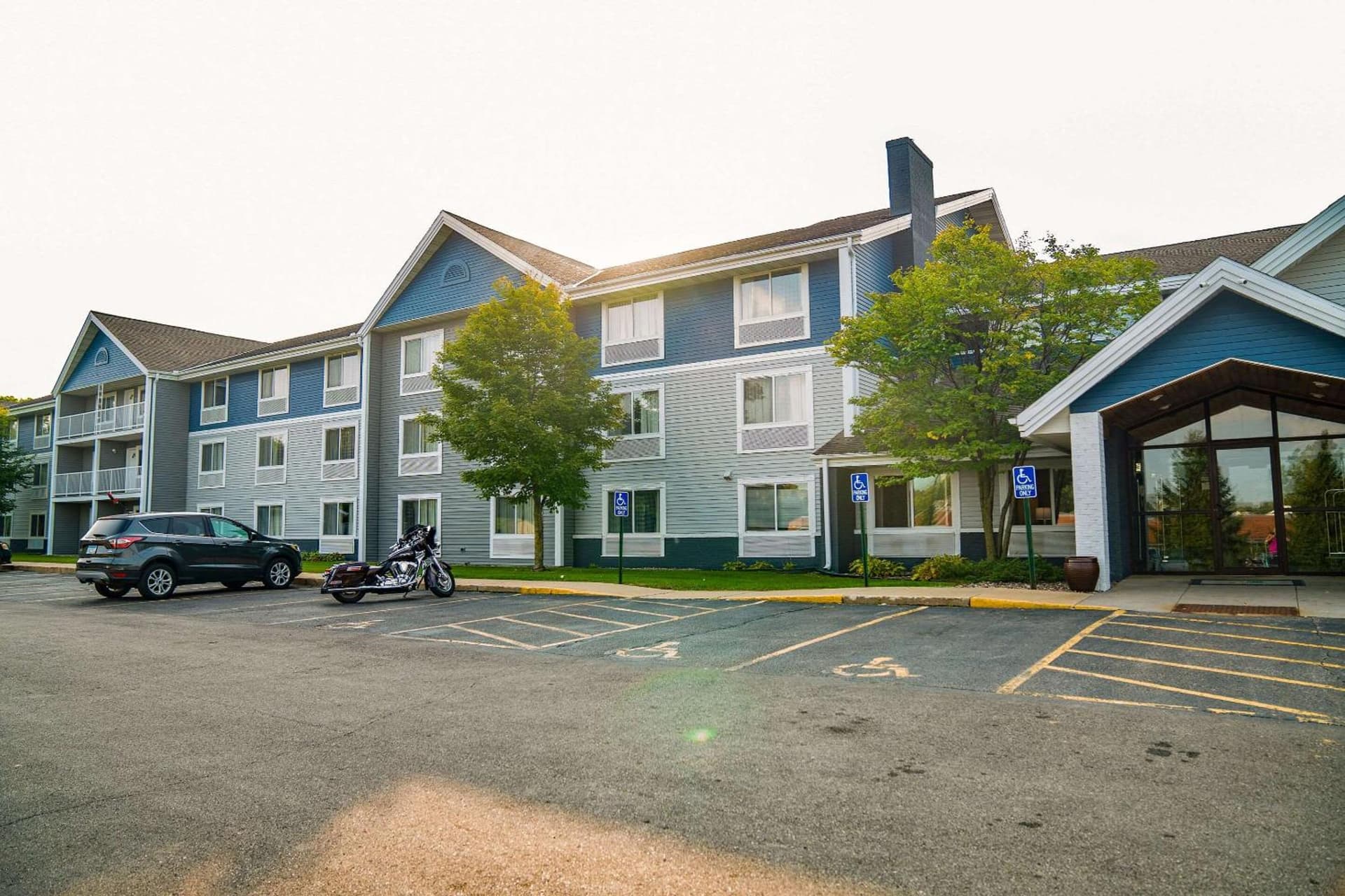 Quality Inn near Medical Center featured exterior or lobby in Rochester, MN — similar hotel