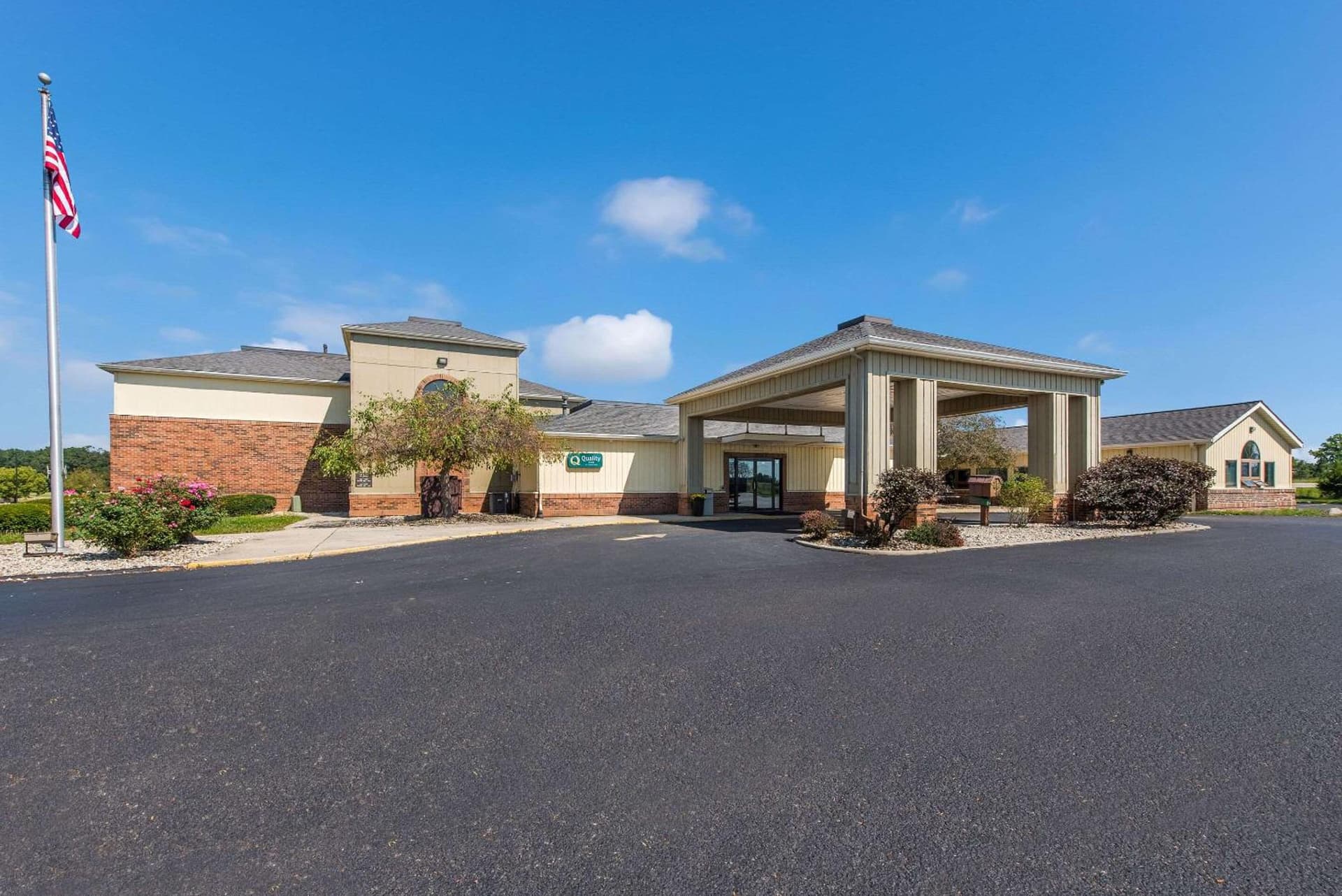 Quality Inn Upper Sandusky interior in Upper Sandusky, OH — gallery photo 2