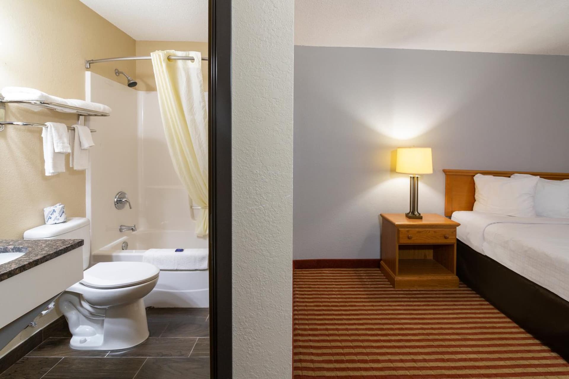 Americas Best Value Inn Fargo gallery photo in Fargo, ND — image 13
