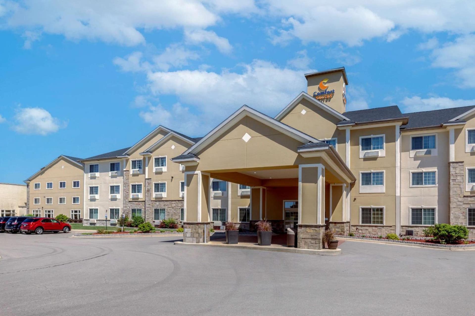 Comfort Suites Johnson Creek Conference Center property views in Johnson Creek, WI — gallery photo 3