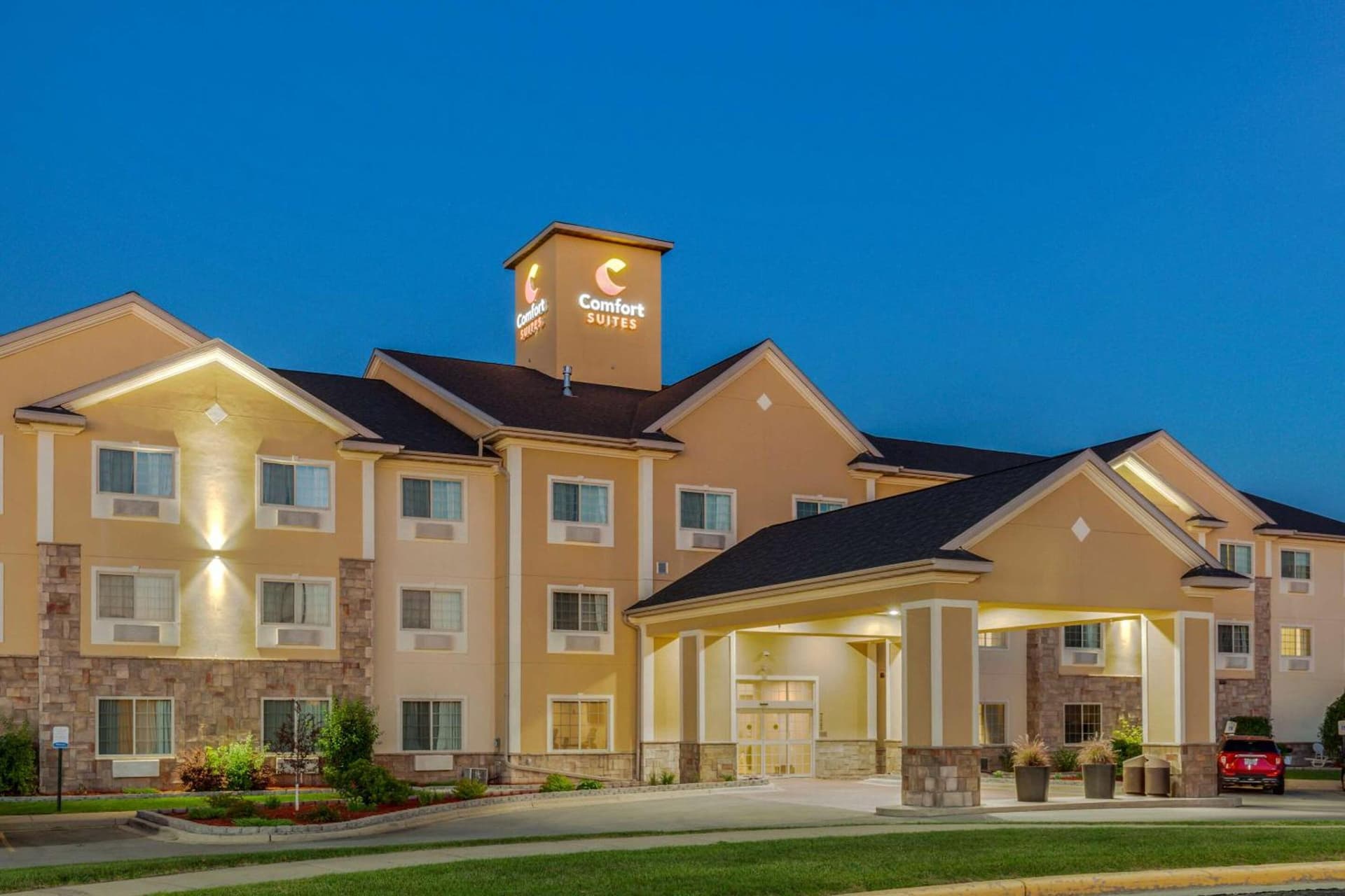 Comfort Suites Johnson Creek Conference Center interior in Johnson Creek, WI — gallery photo 2