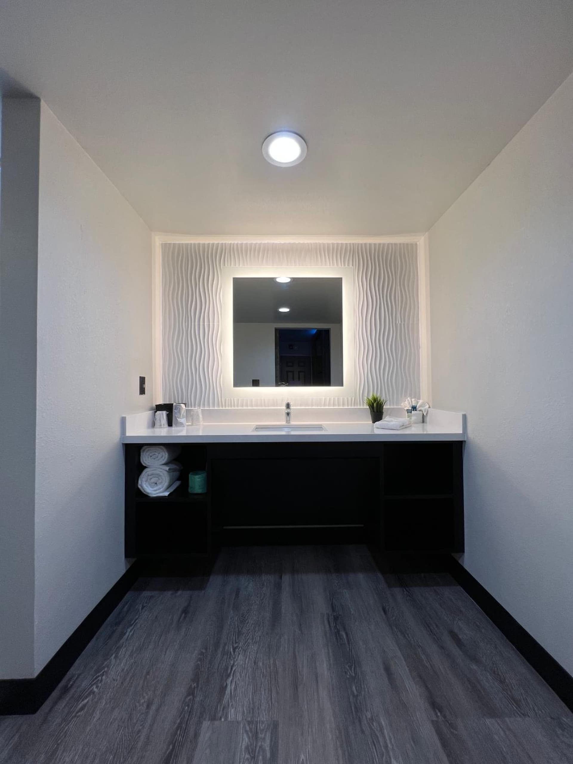 Imperial Suites, Adults Only gallery photo in Jackson, MS — image 68