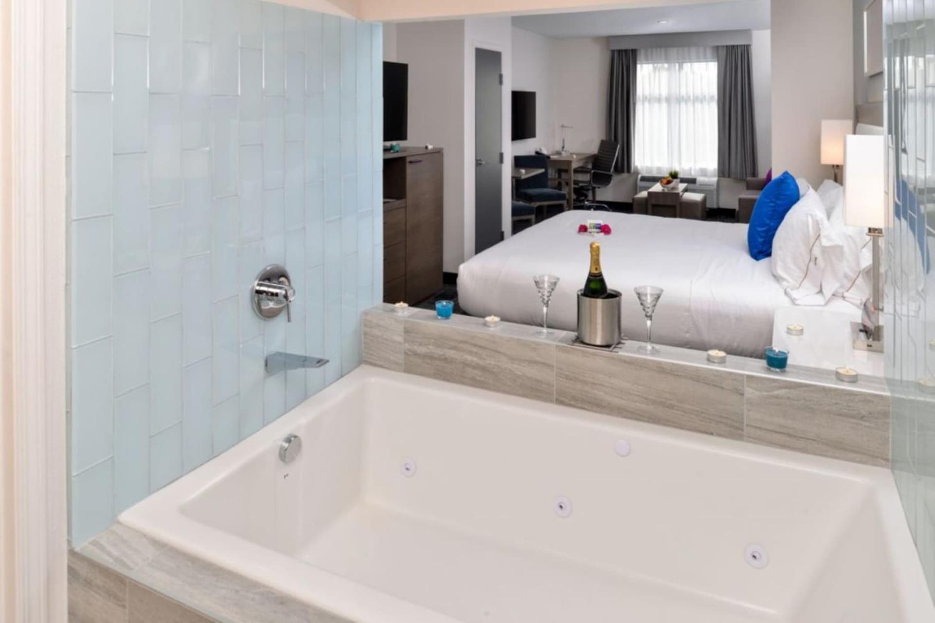 Holiday Inn Express & Suites San Diego - Mission Valley by IHG interior in San Diego, CA — gallery photo 2