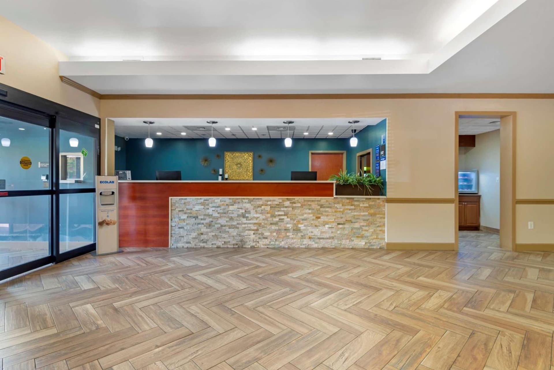Best Western Plus Suites Greenville gallery photo in Greenville, NC — image 7