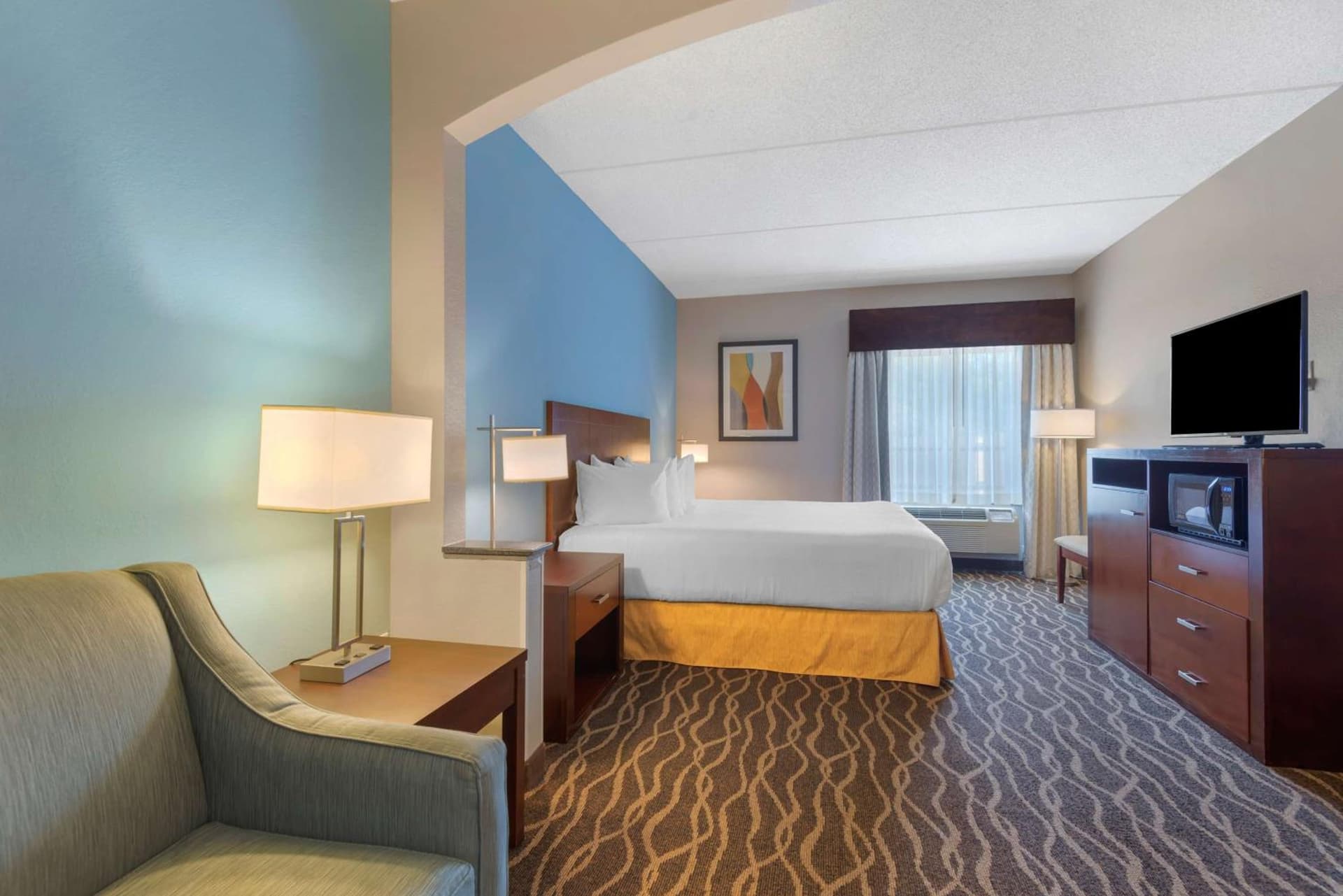 Best Western Plus Suites Greenville gallery photo in Greenville, NC — image 4