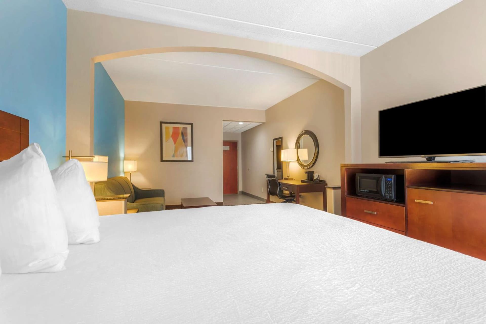 Best Western Plus Suites Greenville gallery photo in Greenville, NC — image 10