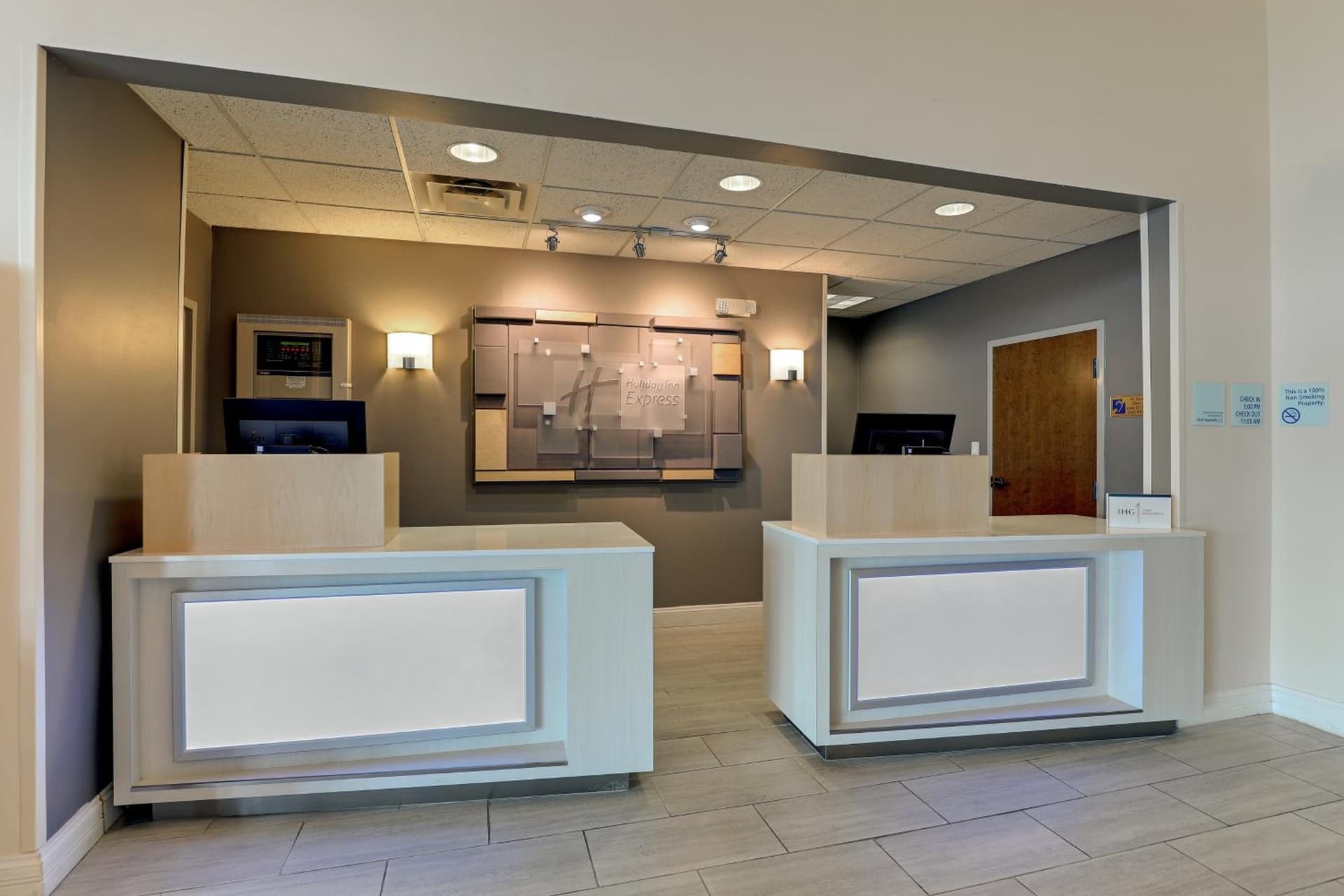Holiday Inn Express Campbellsville by IHG interior in Campbellsville, KY — gallery photo 2