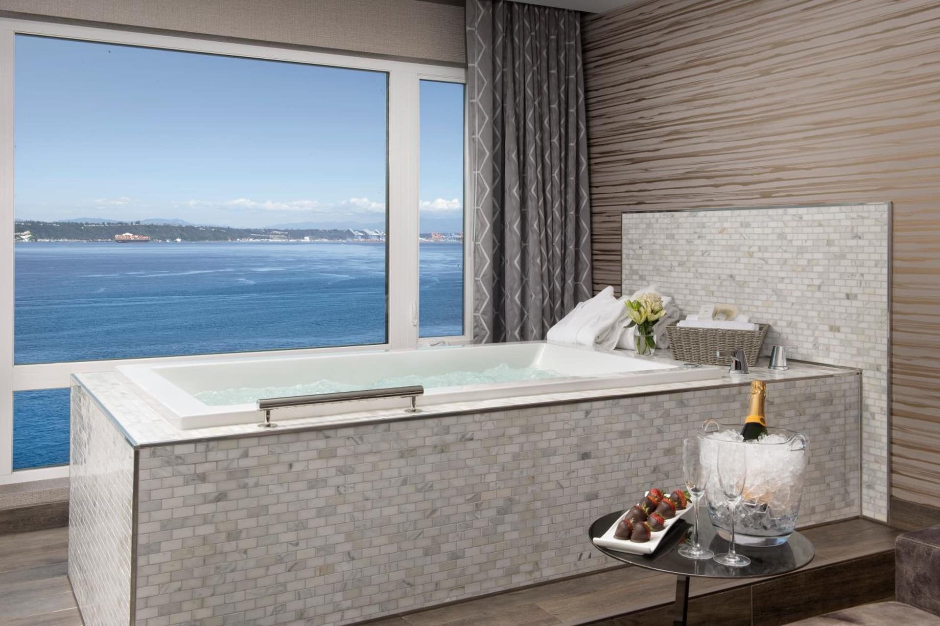 Silver Cloud Hotel Tacoma at Point Ruston Waterfront gallery photo in Tacoma, WA — image 21