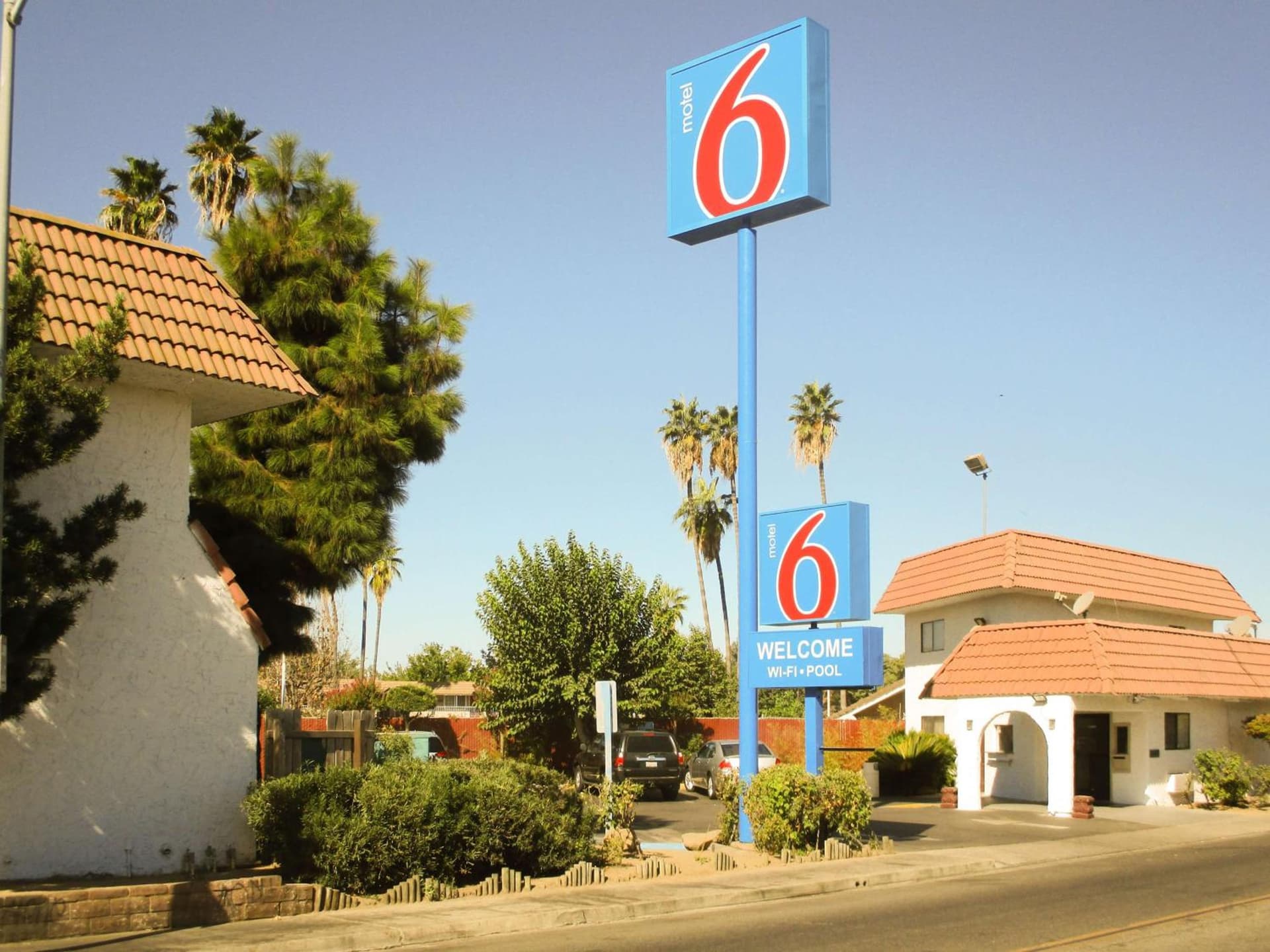 Motel 6-Fresno, CA interior in Fresno, CA — gallery photo 2
