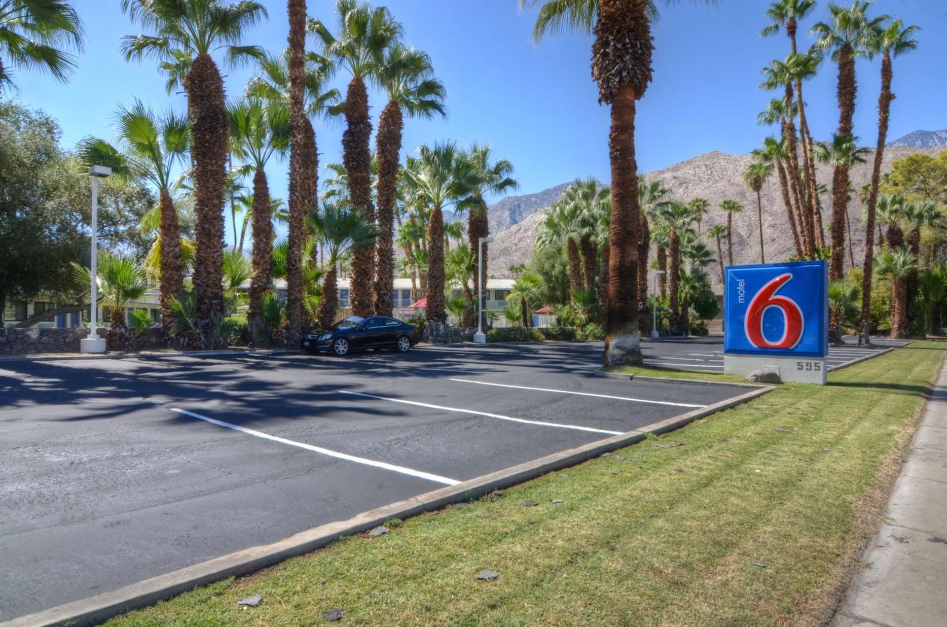 Motel 6-Palm Springs, CA - East - Palm Canyon interior in Palm Springs, CA — gallery photo 2