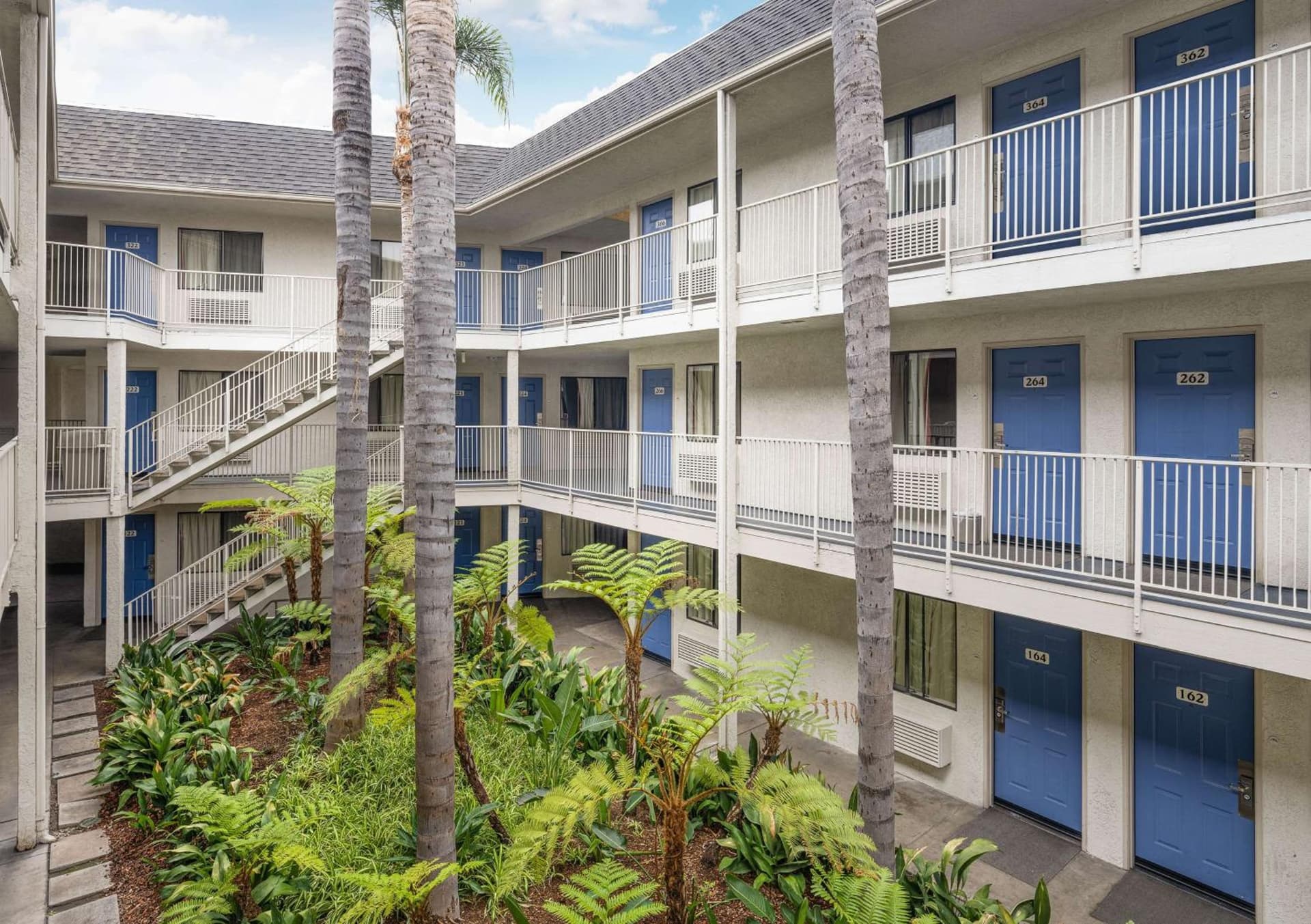 Motel 6-Buena Park, CA - Knotts Berry Farm - Disneyland property views in Buena Park, CA — gallery photo 3