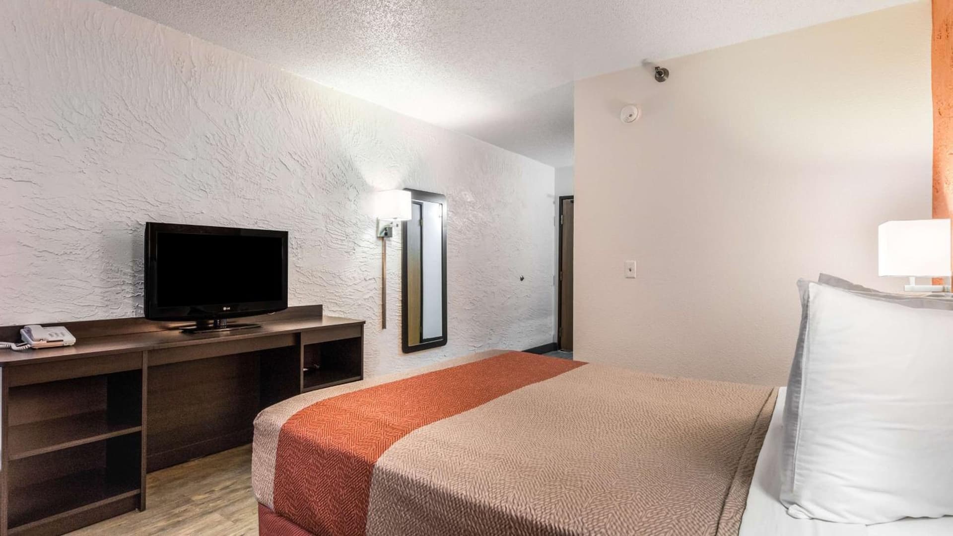 Motel 6-Elk Grove Village, IL property views in Itasca, IL — gallery photo 3