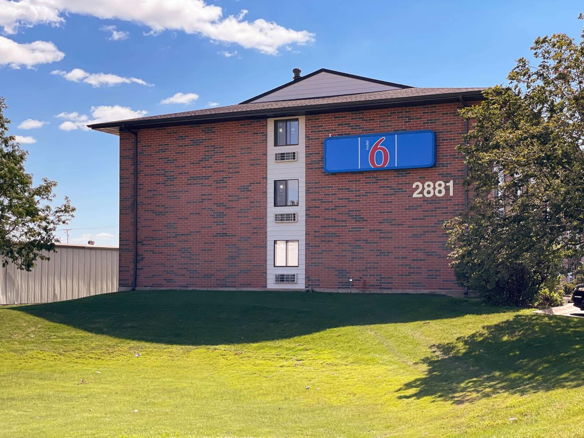 Motel 6-Elk Grove Village, IL - O'Hare interior in Elk Grove Village, IL — gallery photo 2
