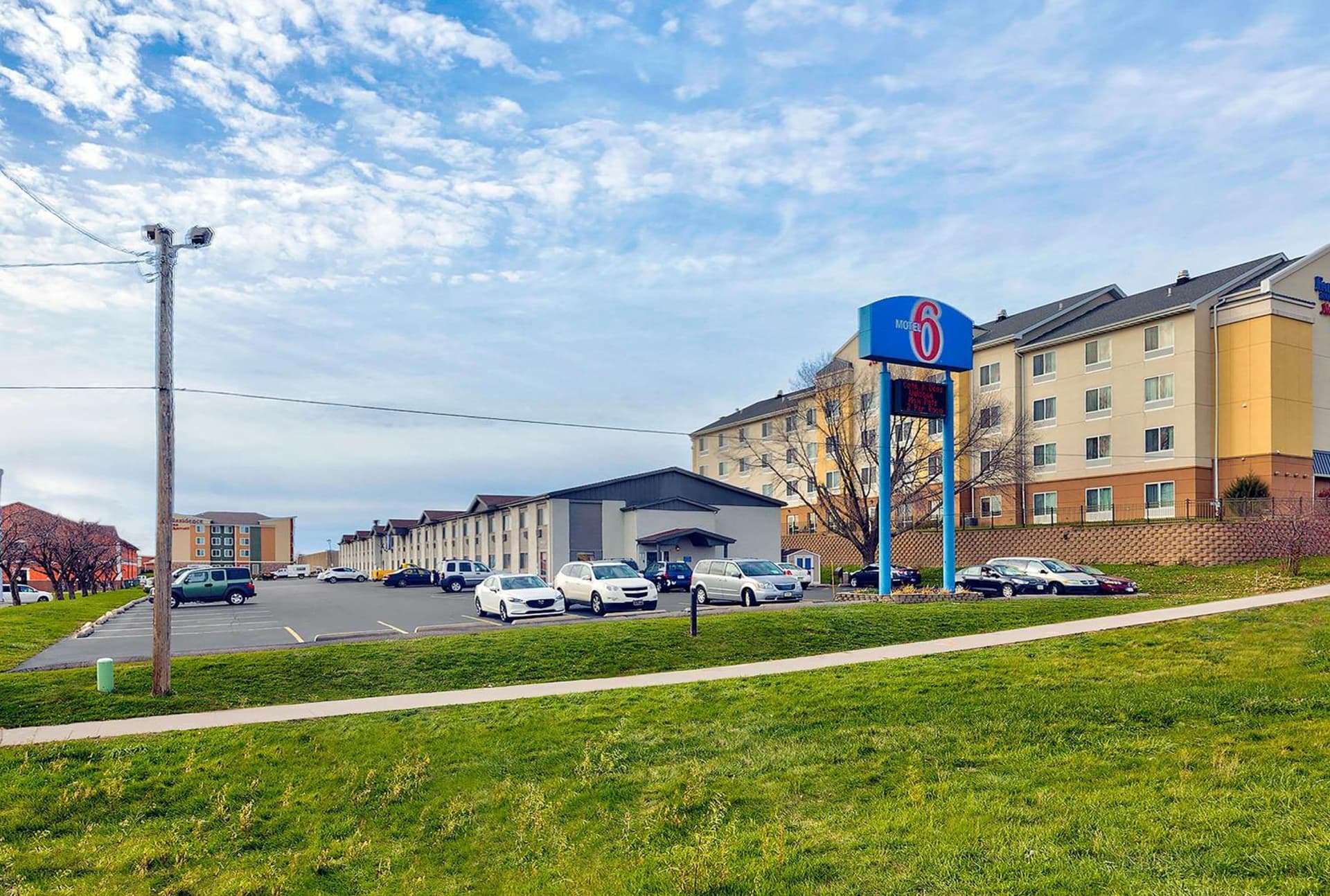 Motel 6-Cedar Rapids, IA - Airport interior in Cedar Rapids, IA — gallery photo 2