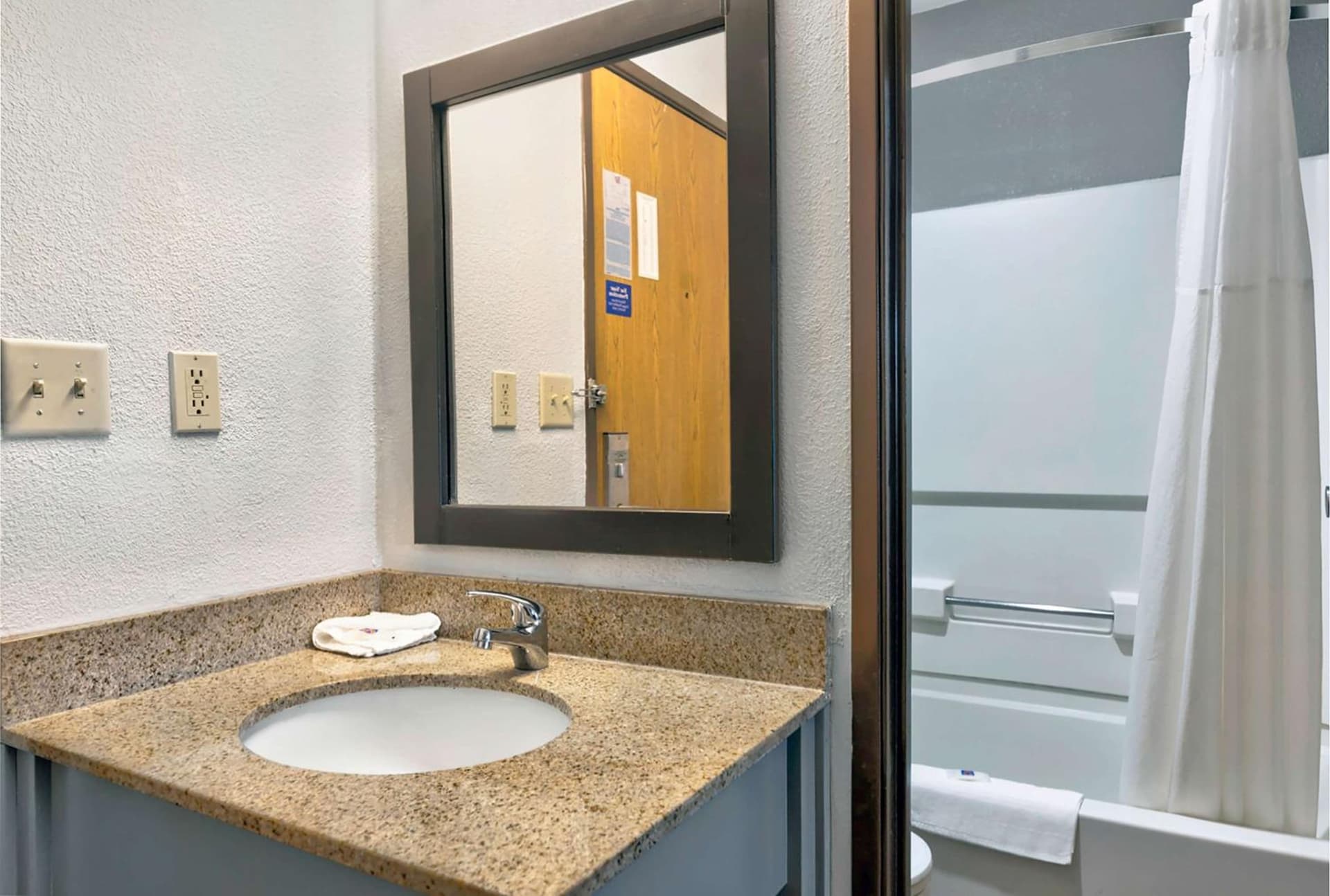 Motel 6-Cedar Rapids, IA - Airport gallery photo in Cedar Rapids, IA — image 6