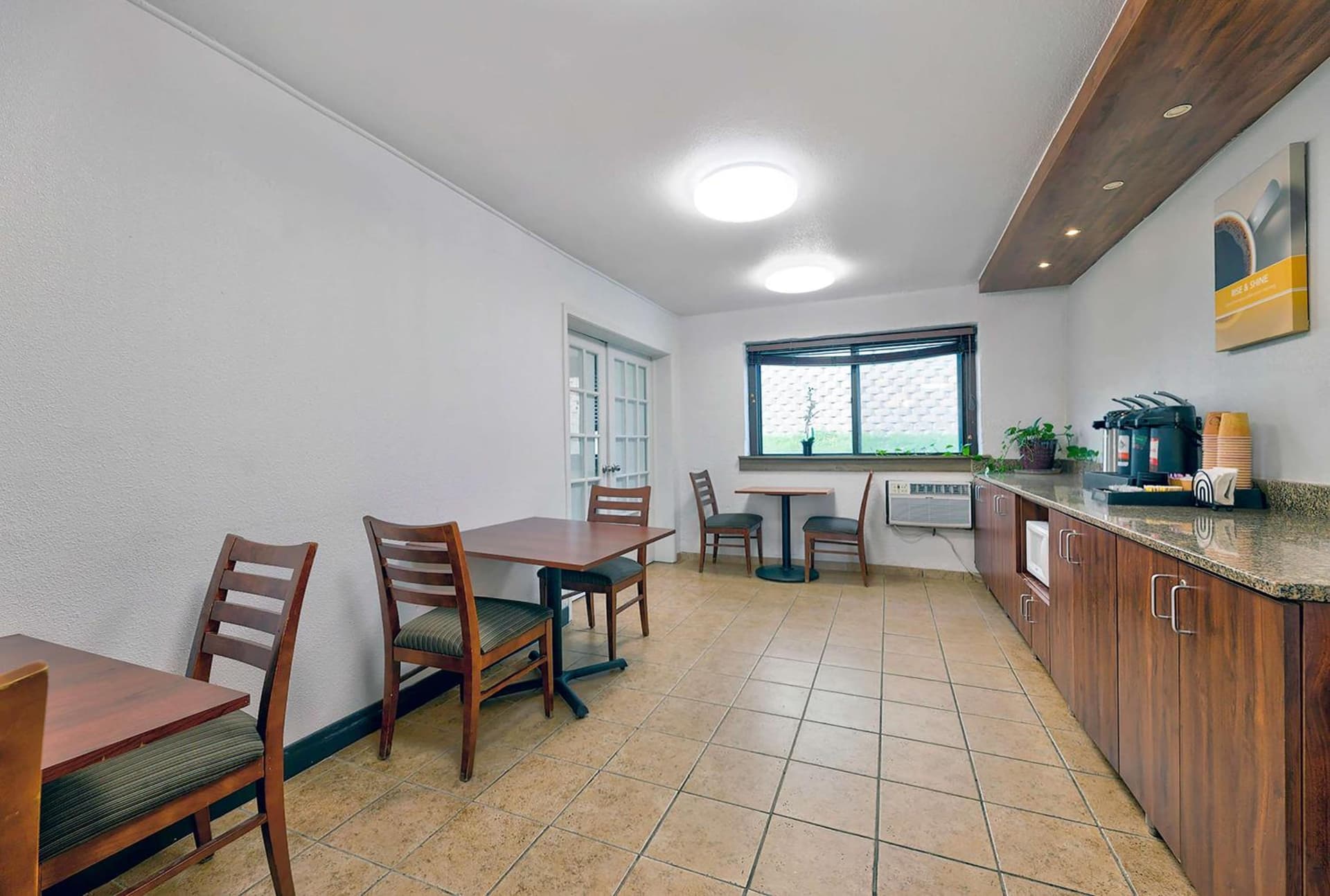 Motel 6-Cedar Rapids, IA - Airport gallery photo in Cedar Rapids, IA — image 23