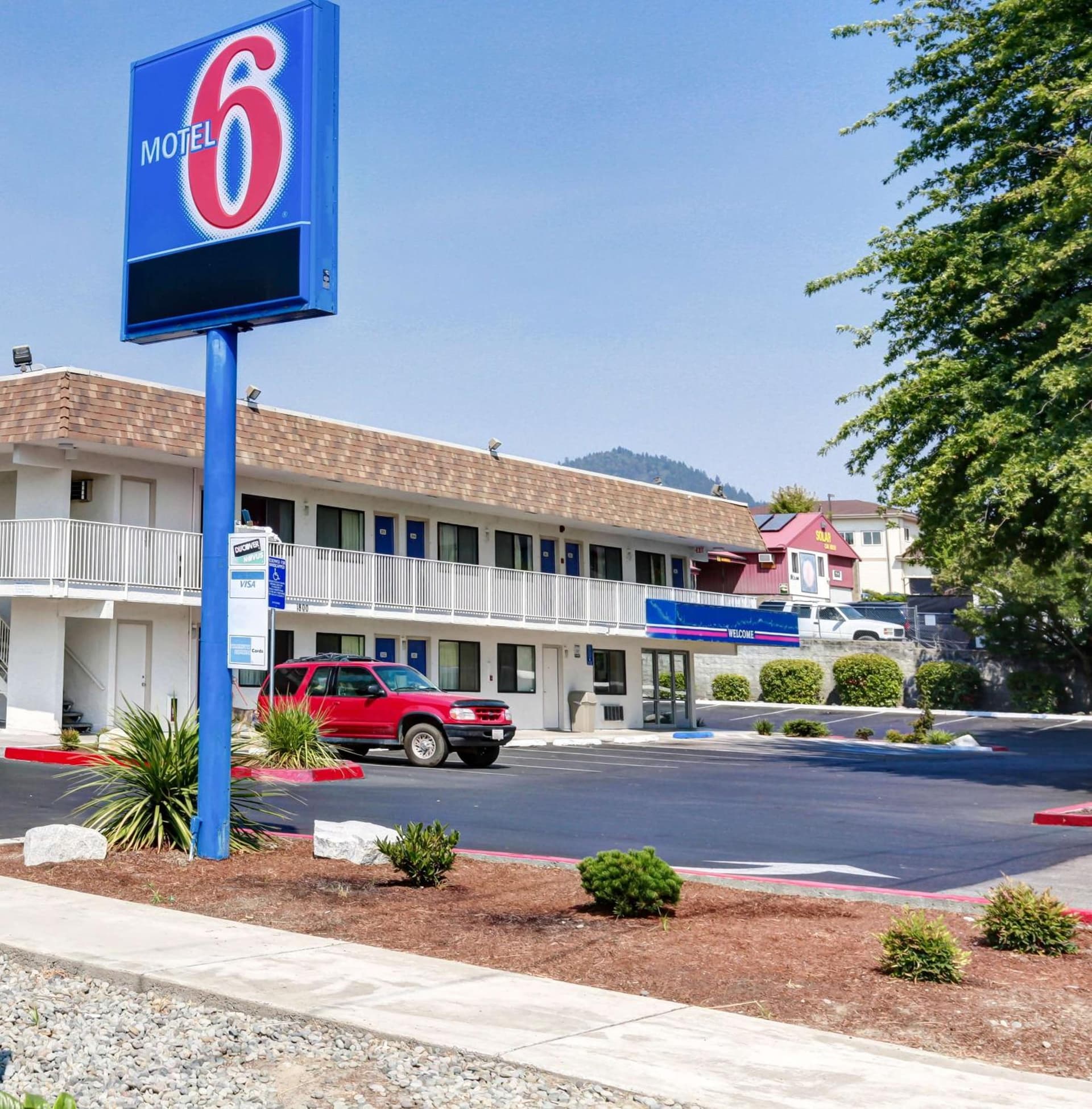 Motel 6-Grants Pass, OR interior in Grants Pass, OR — gallery photo 2