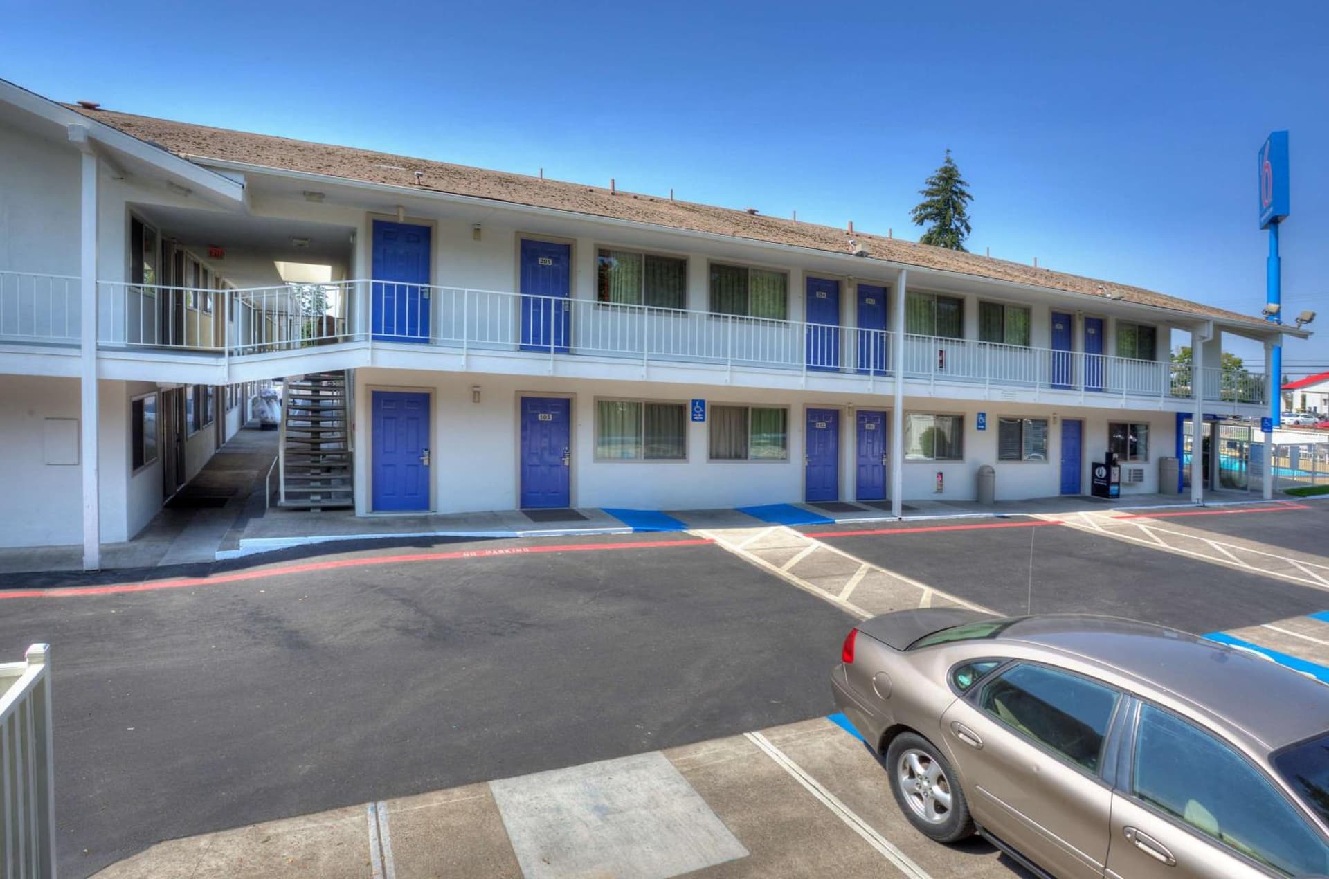 Motel 6-Tigard, OR - Portland South - Lake Oswego interior in Tigard, OR — gallery photo 2