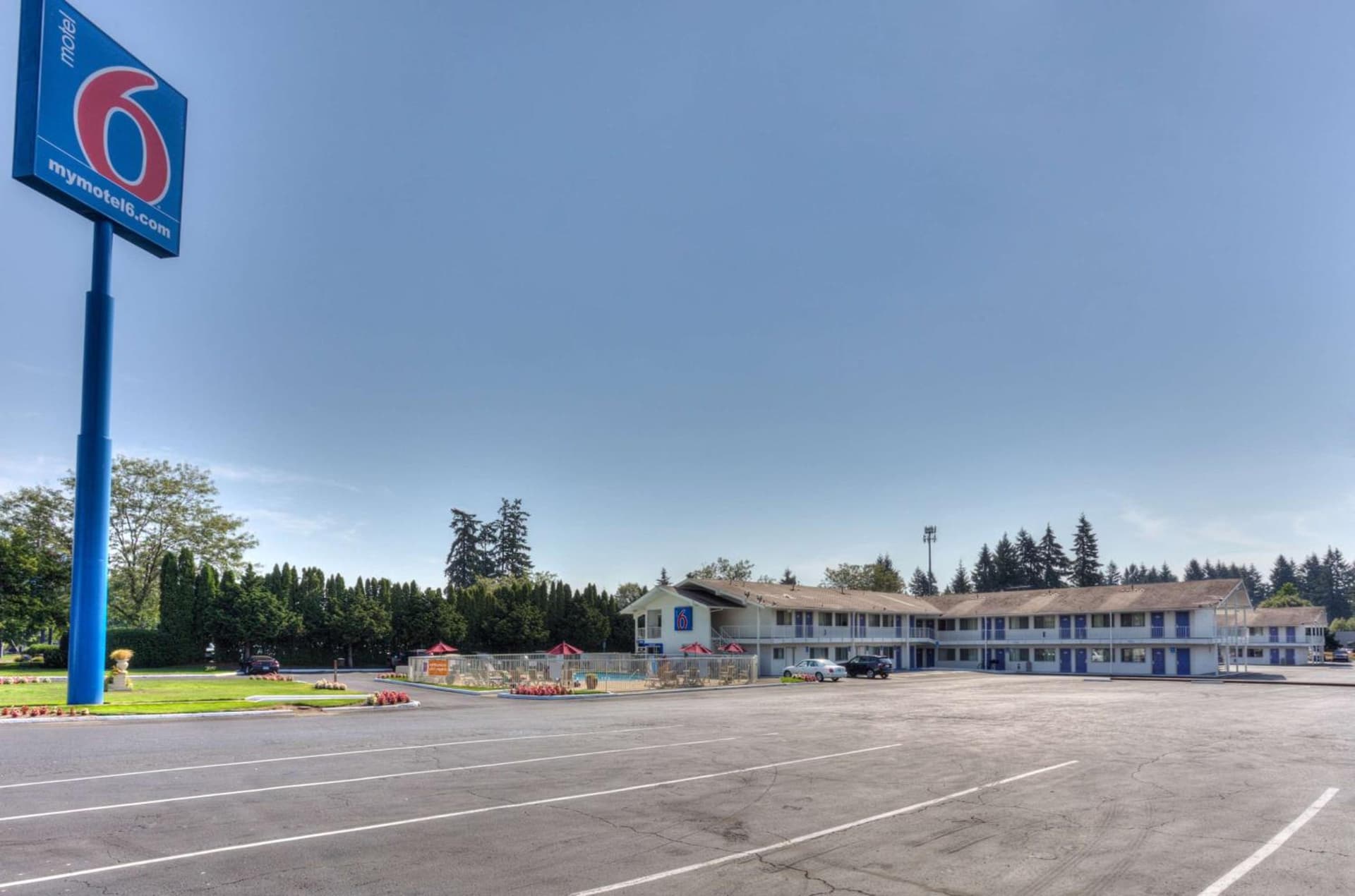 Motel 6-Tigard, OR - Portland South - Lake Oswego property views in Tigard, OR — gallery photo 3