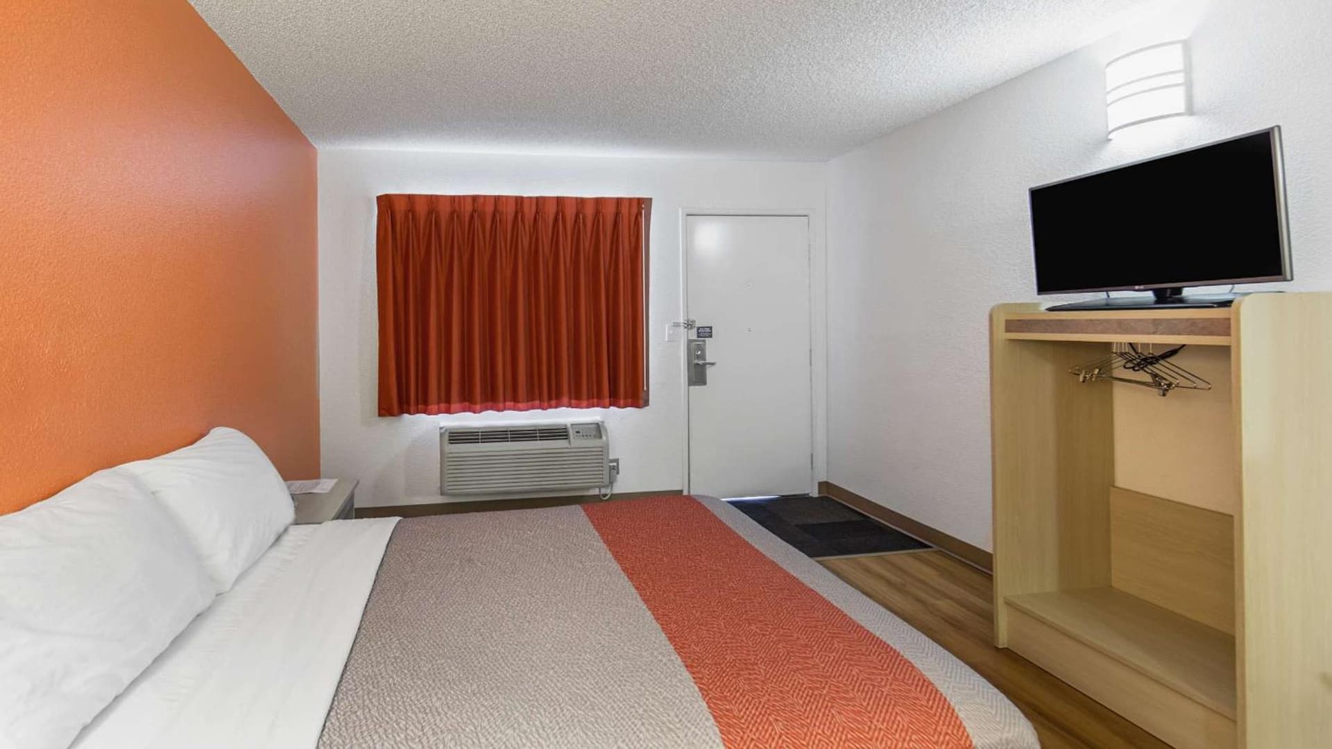 Motel 6-Medford, OR - North gallery photo in Medford, OR — image 15