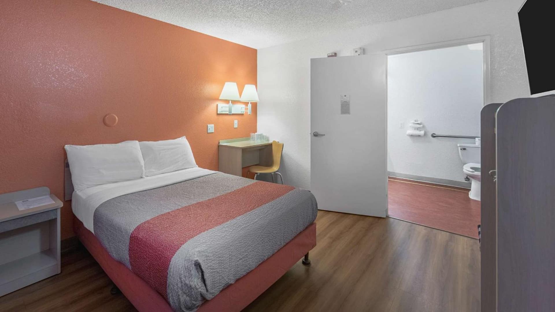 Motel 6-Medford, OR - North gallery photo in Medford, OR — image 38