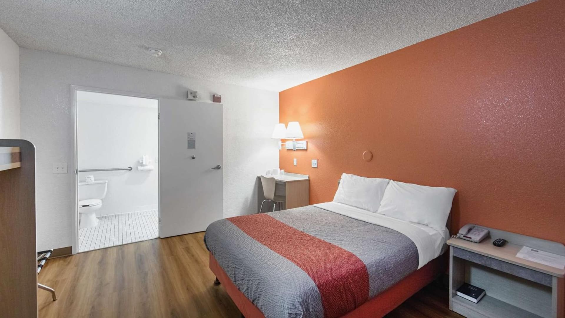 Motel 6-Medford, OR - North gallery photo in Medford, OR — image 44