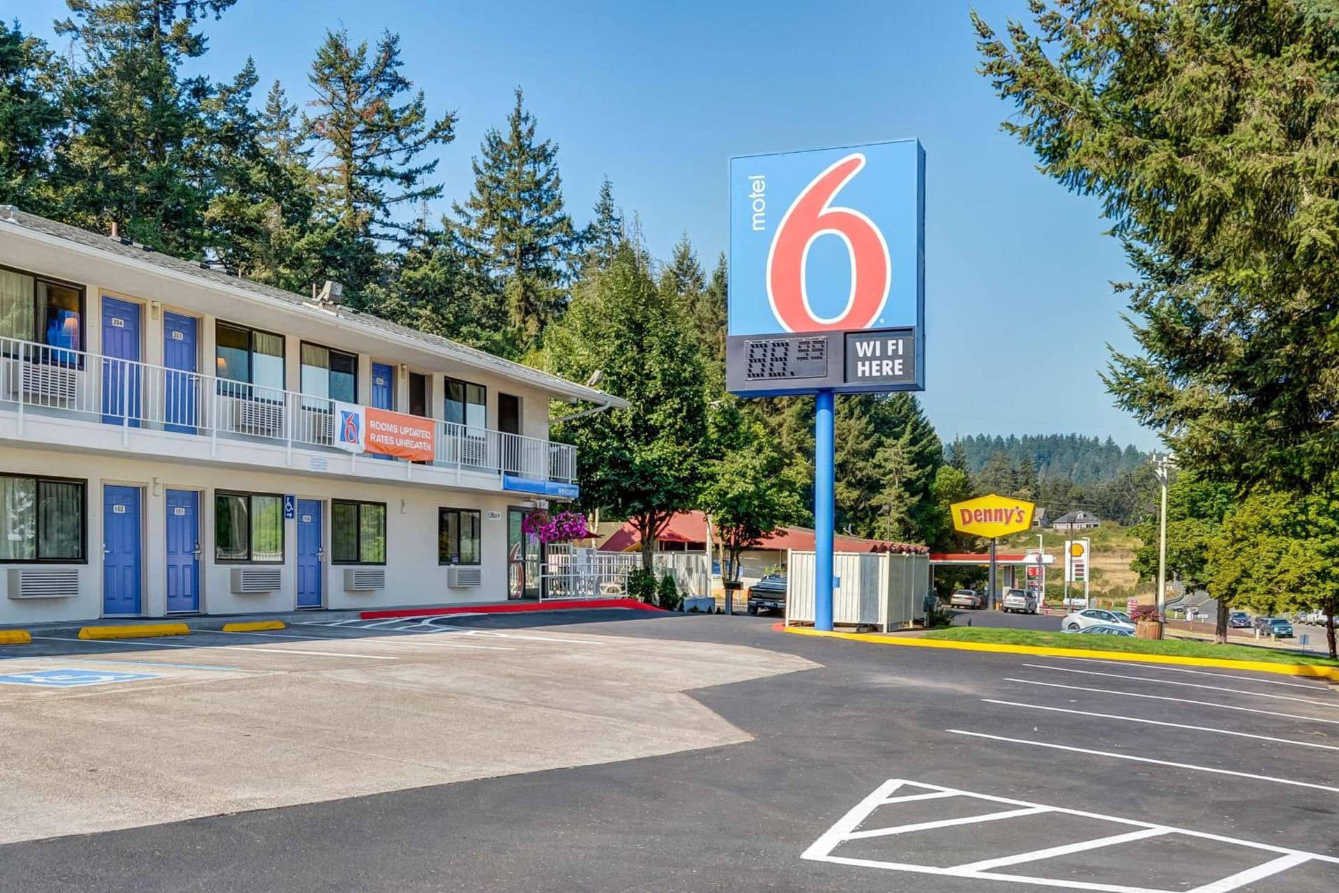 Motel 6-Eugene, OR - South Springfield interior in Eugene, OR — gallery photo 2