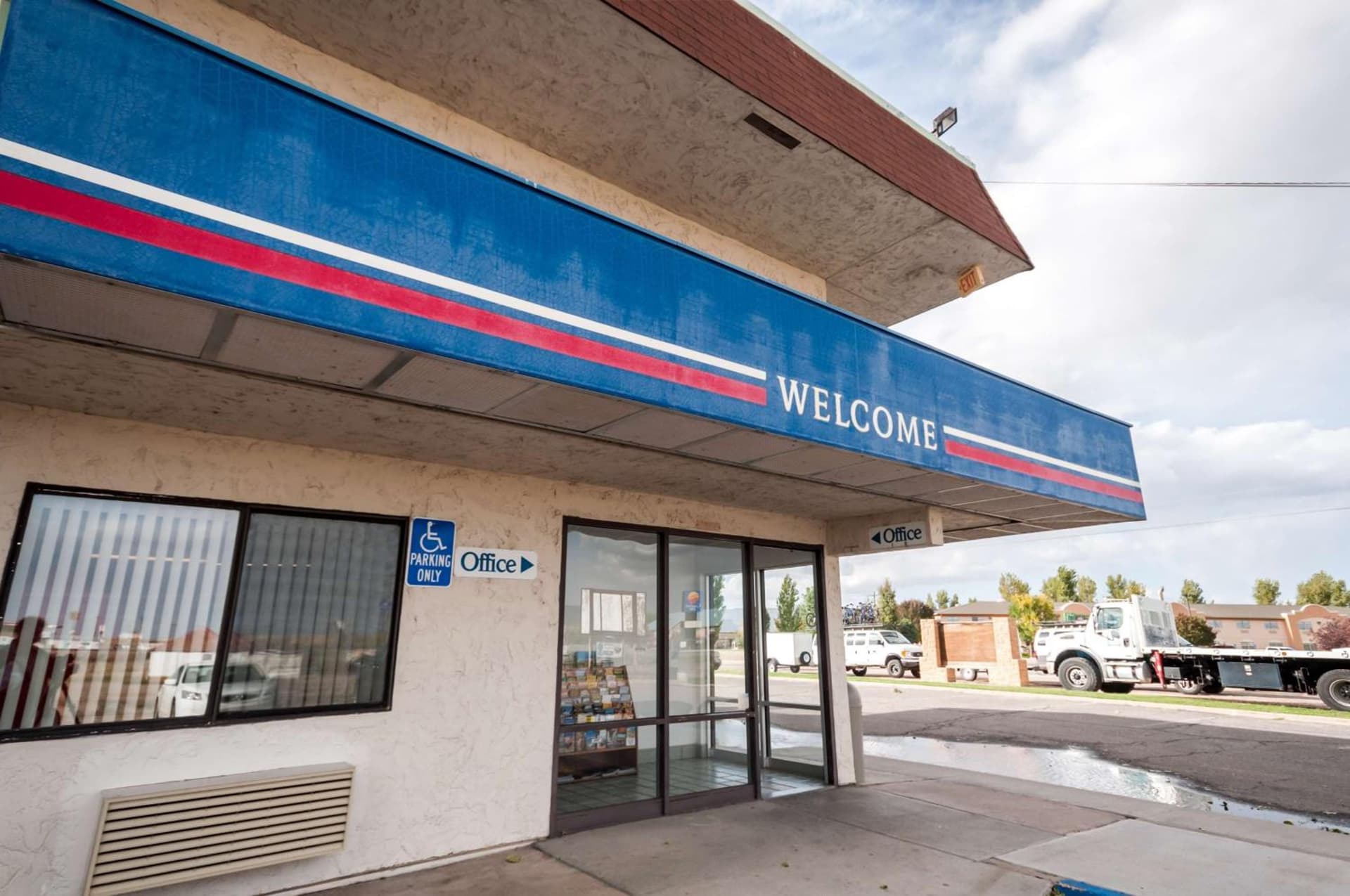 Motel 6-Green River, UT interior in Green River, UT — gallery photo 2