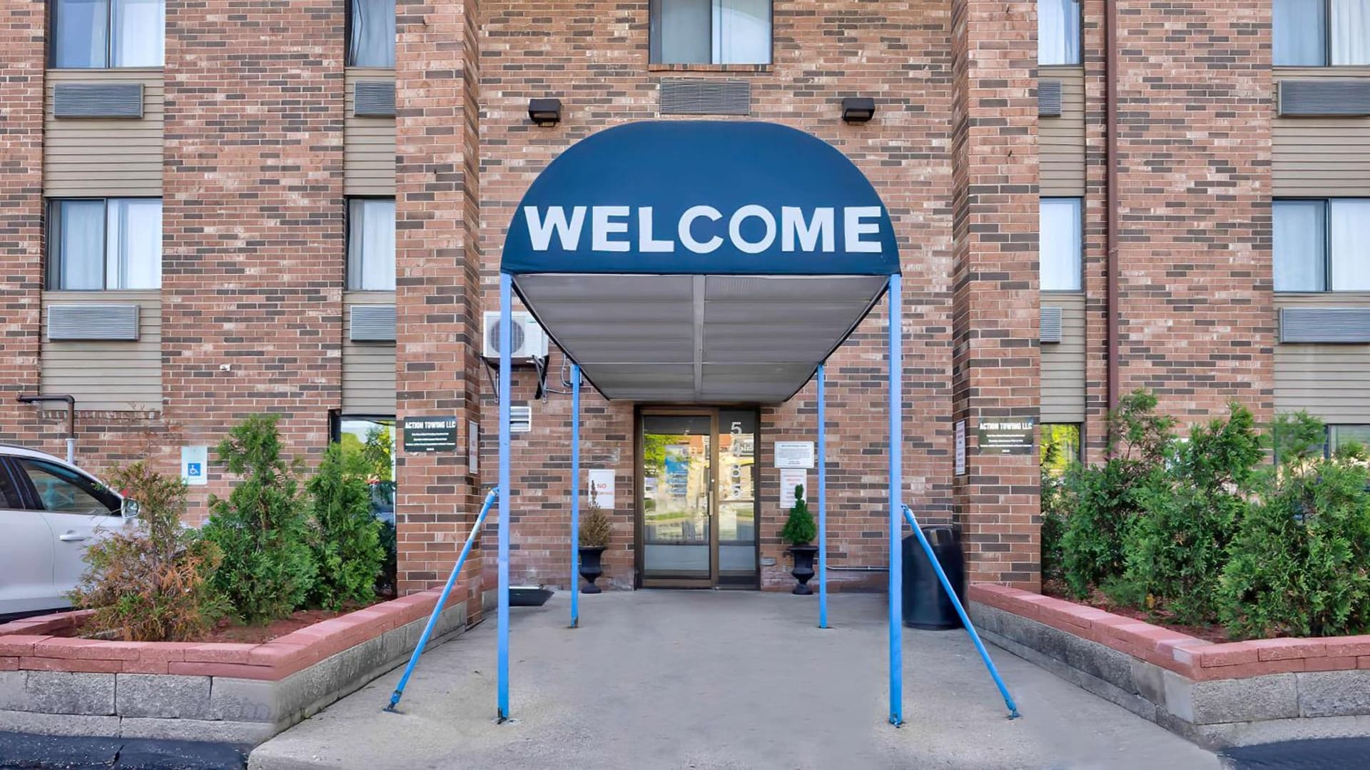 Motel 6-Milwaukee, WI - Glendale interior in Glendale, WI — gallery photo 2