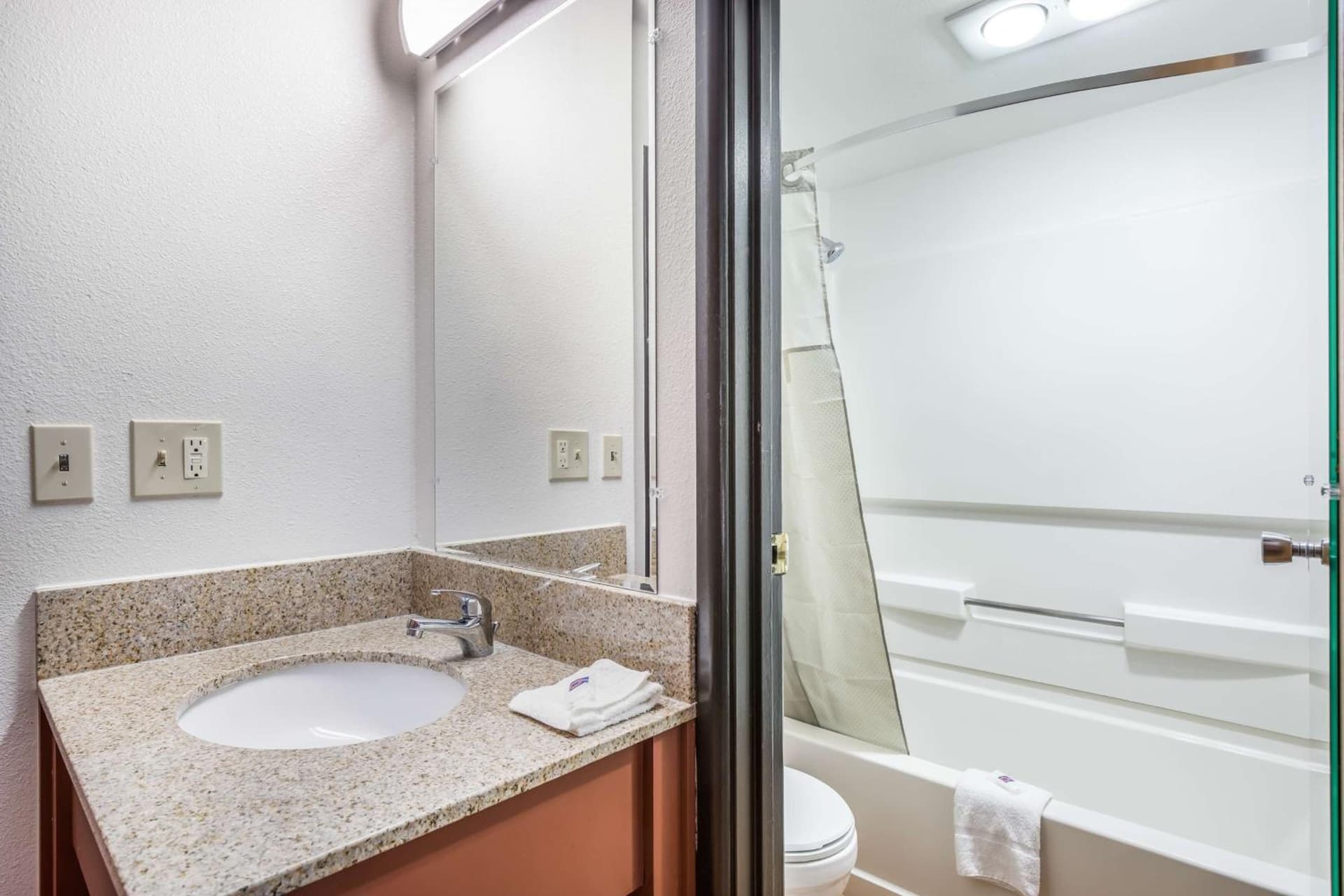 Motel 6-Madison, WI - East gallery photo in Madison, WI — image 24