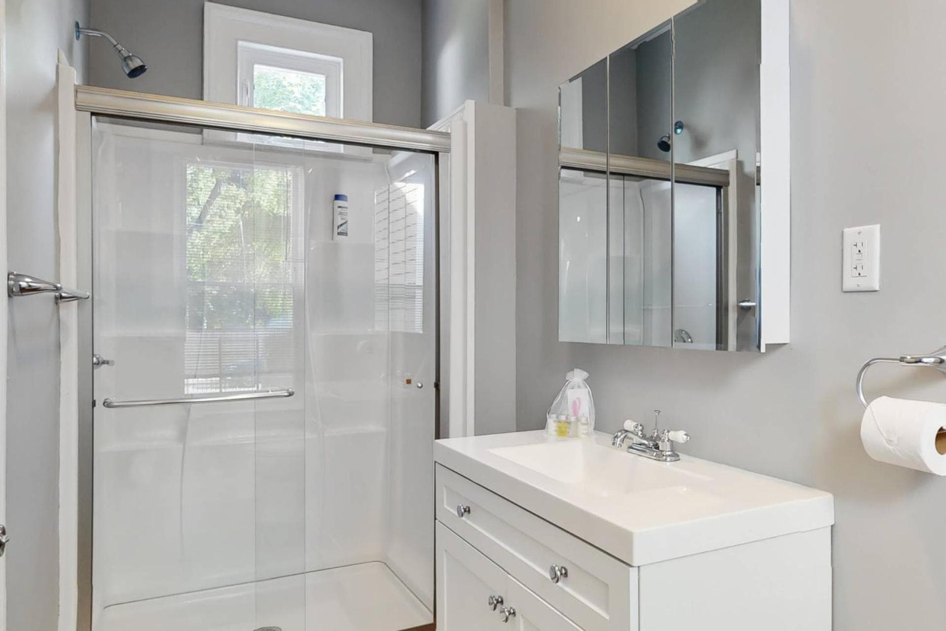 Queen Of Yale property views in New Haven, CT — gallery photo 3