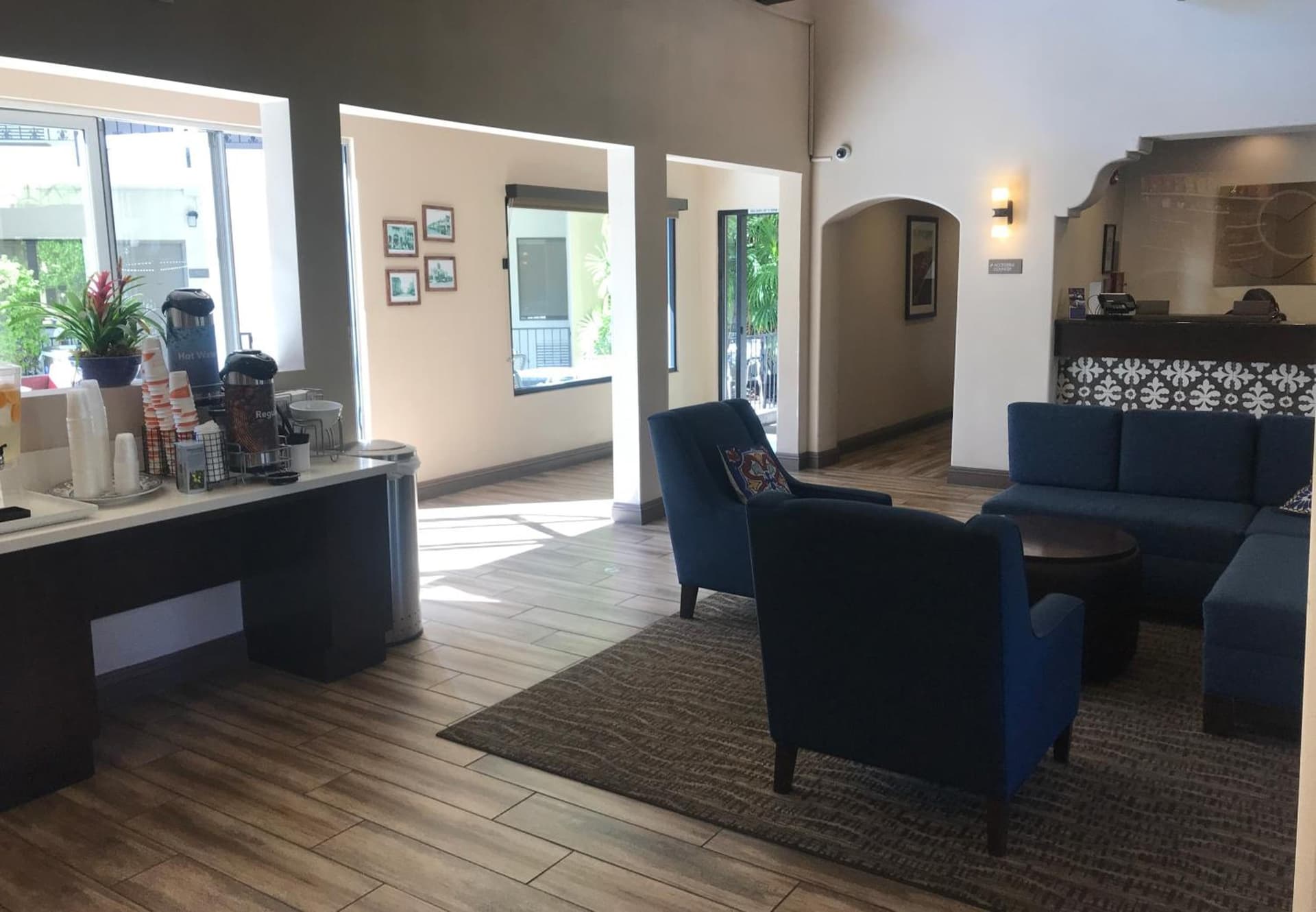 Comfort Inn & Suites Orange County John Wayne Airport gallery photo in Santa Ana, CA — image 4